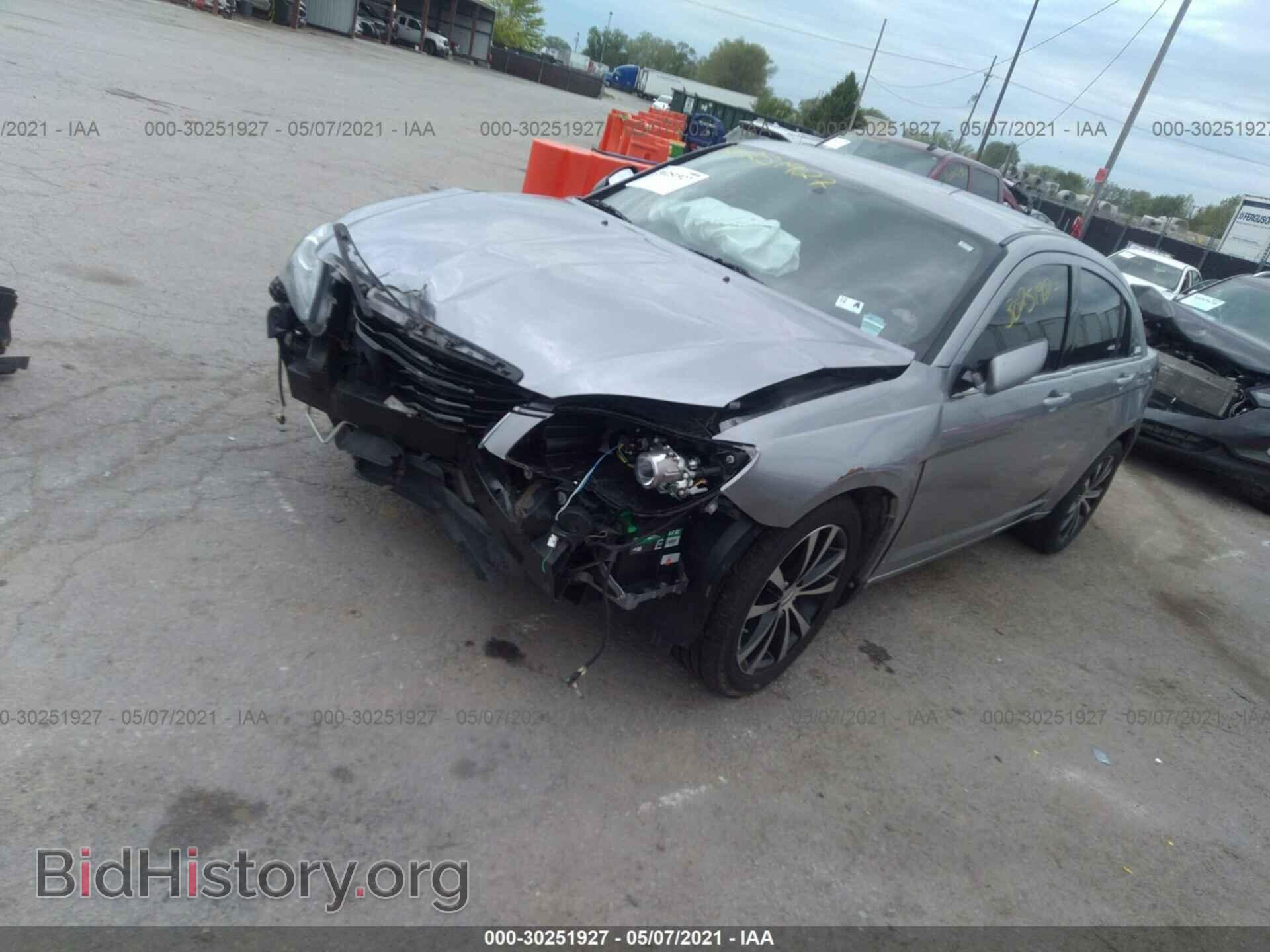 2013 CHRYSLER 200 - VIN: 1C3CCBBB1DN612493 - Фото 2