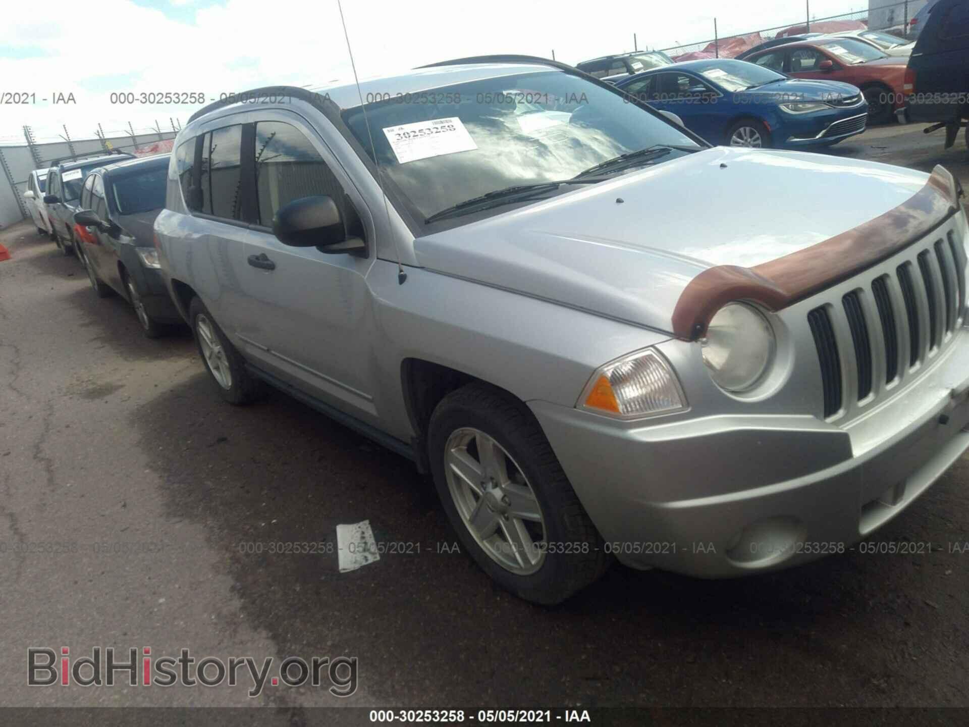 Фотография 1J4FF47B09D176716 - JEEP COMPASS 2009