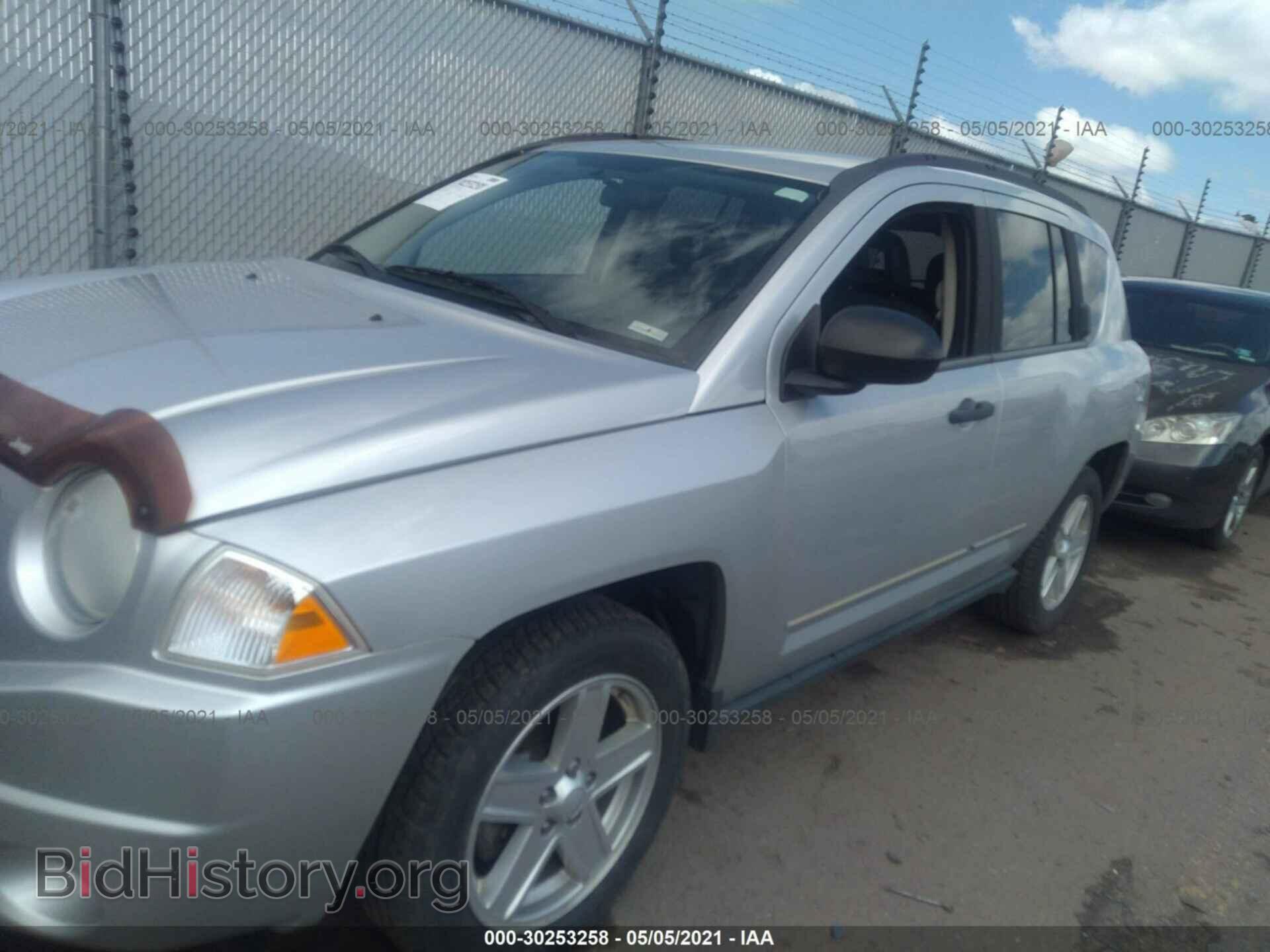 2009 JEEP COMPASS - VIN: 1J4FF47B09D176716 - Photo 2