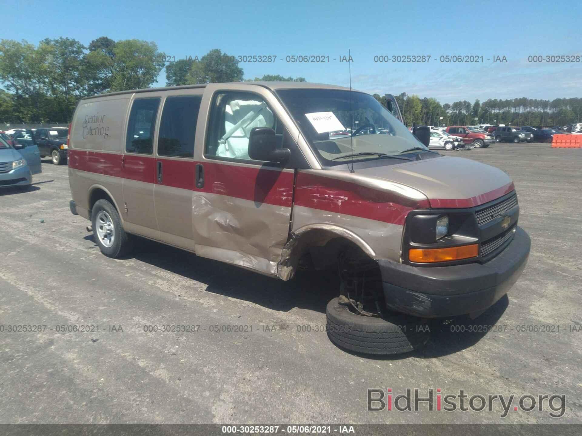 Photo 1GCSGAFX9B1111173 - CHEVROLET EXPRESS CARGO VAN 2011