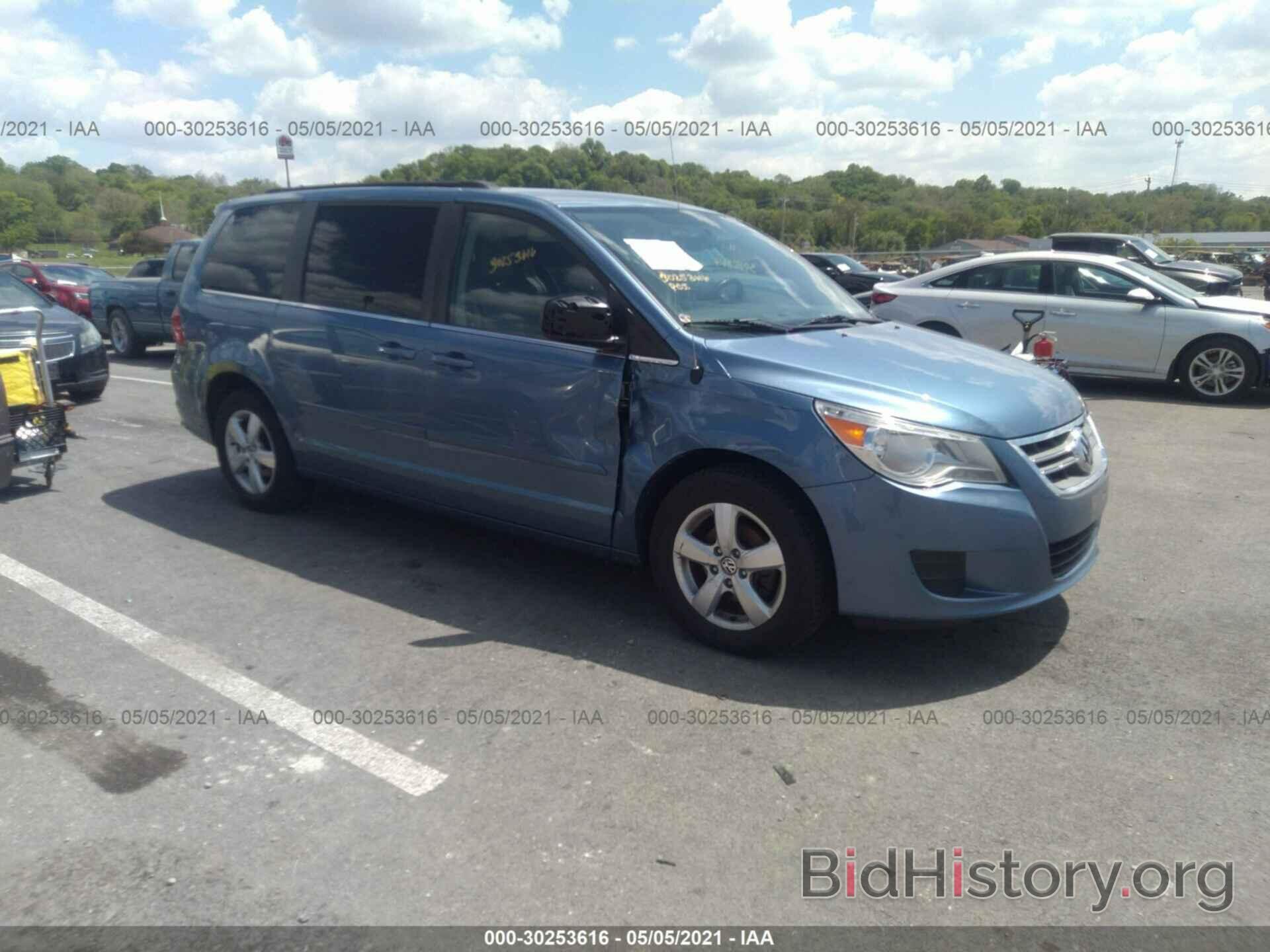 Photo 2V4RW3DGXBR717664 - VOLKSWAGEN ROUTAN 2011