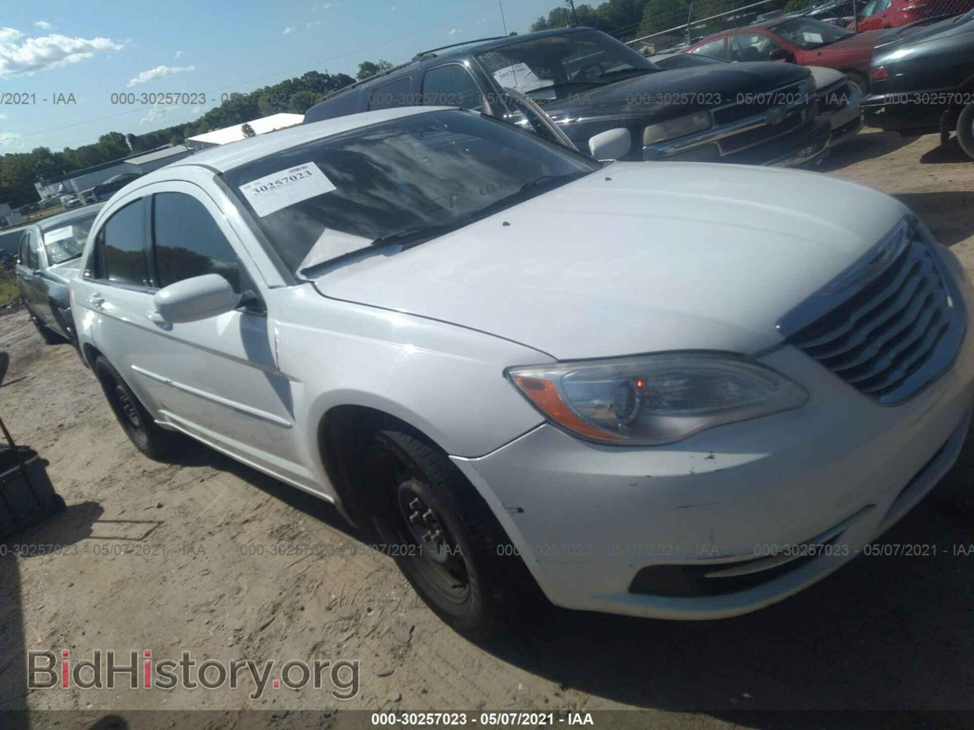 Photo 1C3BC4FG8BN553808 - CHRYSLER 200 2011