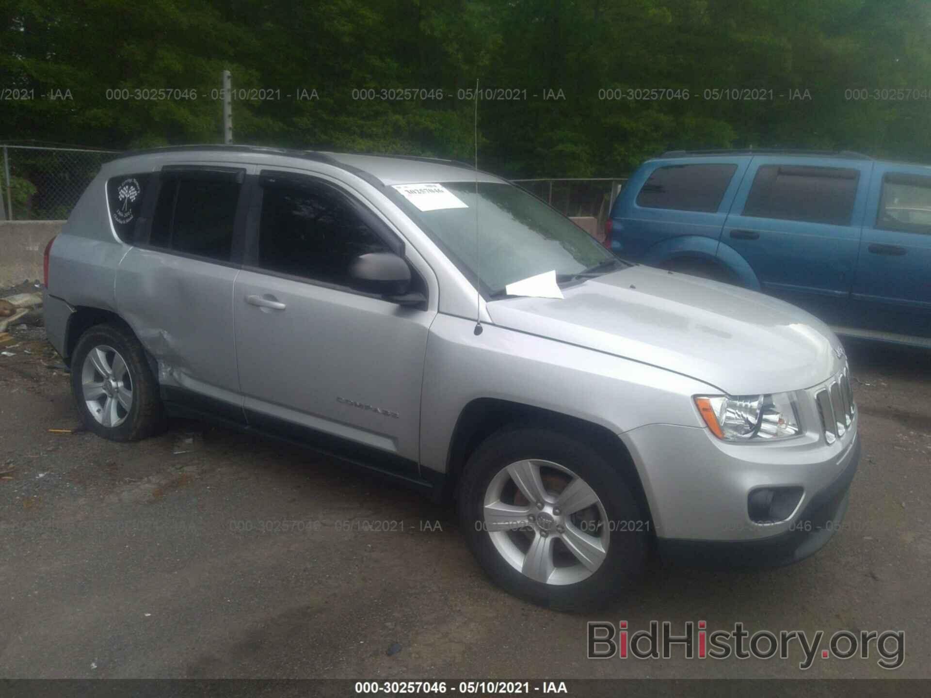 Photo 1J4NF1FB8BD235223 - JEEP COMPASS 2011