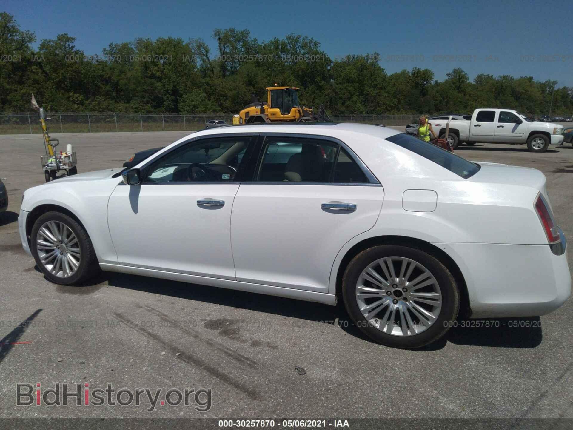 2011 CHRYSLER 300 - VIN: 2C3CA6CT1BH598623 - Фото 3