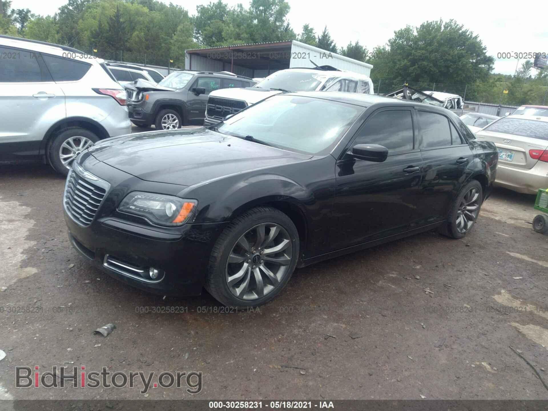 2014 CHRYSLER 300 - VIN: 2C3CCABG3EH301650 - Фото 2