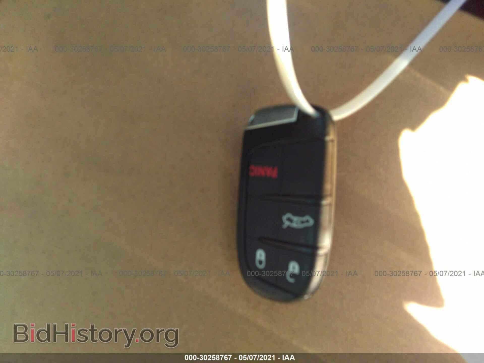 2016 CHRYSLER 200 - VIN: 1C3CCCBB2GN107654 - Фото 11