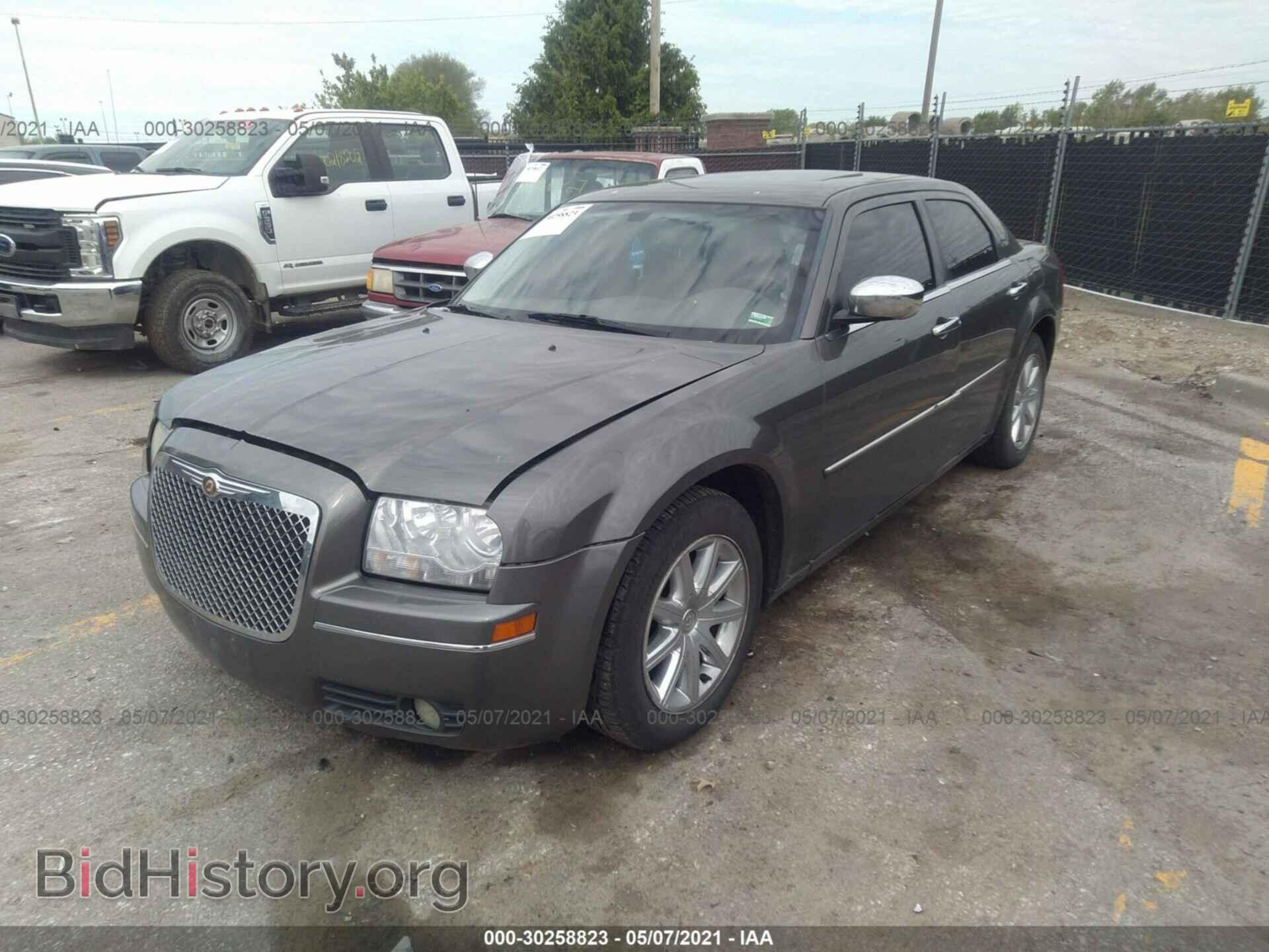 2009 CHRYSLER 300 - VIN: 2C3LA53V39H513593 - Фото 2