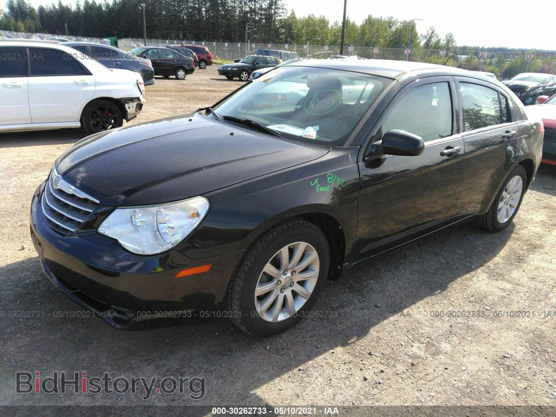 2010 CHRYSLER SEBRING - VIN: 1C3CC5FB4AN219109 - Фото 2