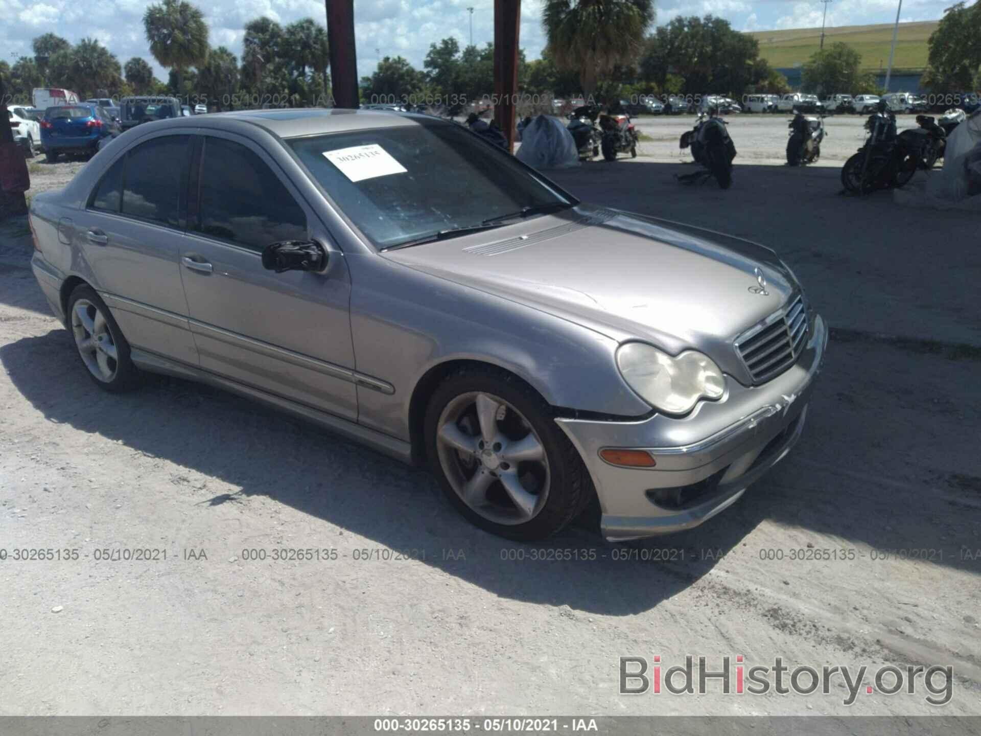 Photo WDBRF52H76A887166 - MERCEDES-BENZ C-CLASS 2006