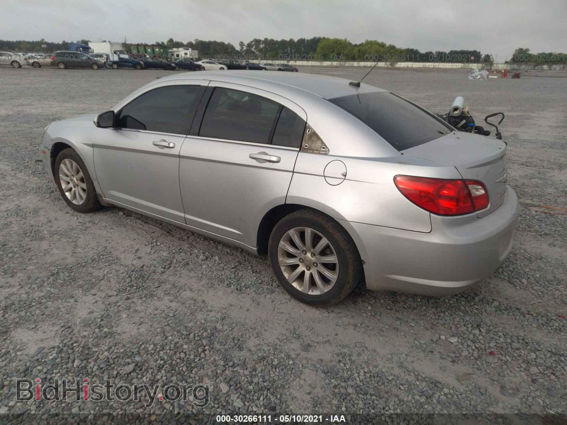 2010 CHRYSLER SEBRING - VIN: 1C3CC5FB8AN137982 - Фото 3