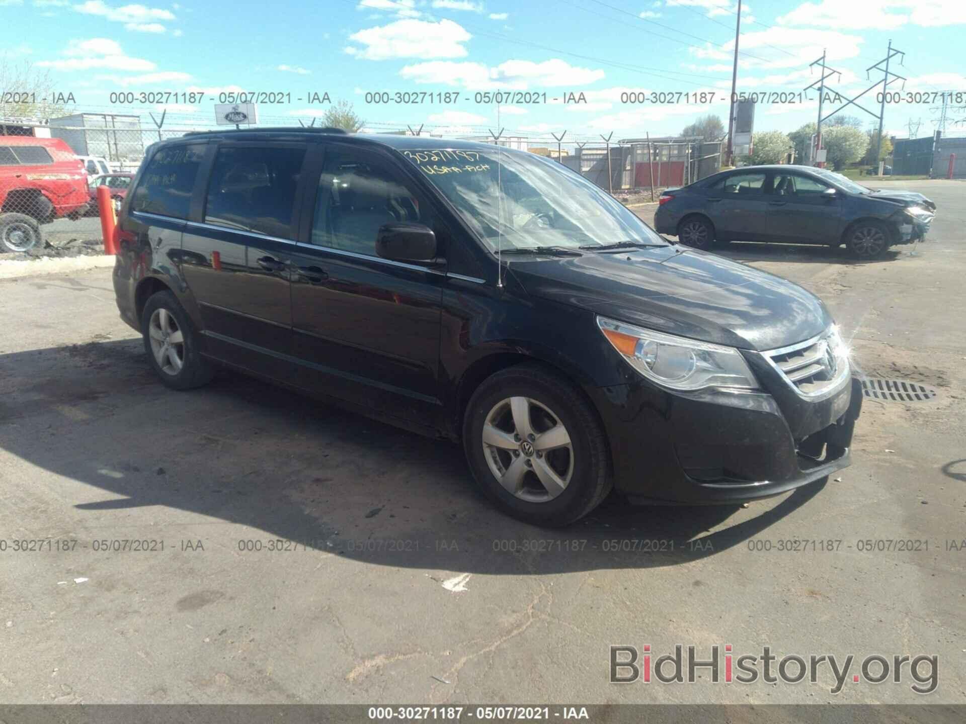 Photo 2V4RW3DG0BR669866 - VOLKSWAGEN ROUTAN 2011