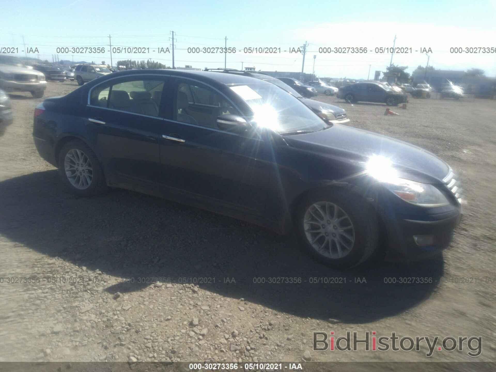 Photo KMHGC4DE1BU137619 - HYUNDAI GENESIS 2011