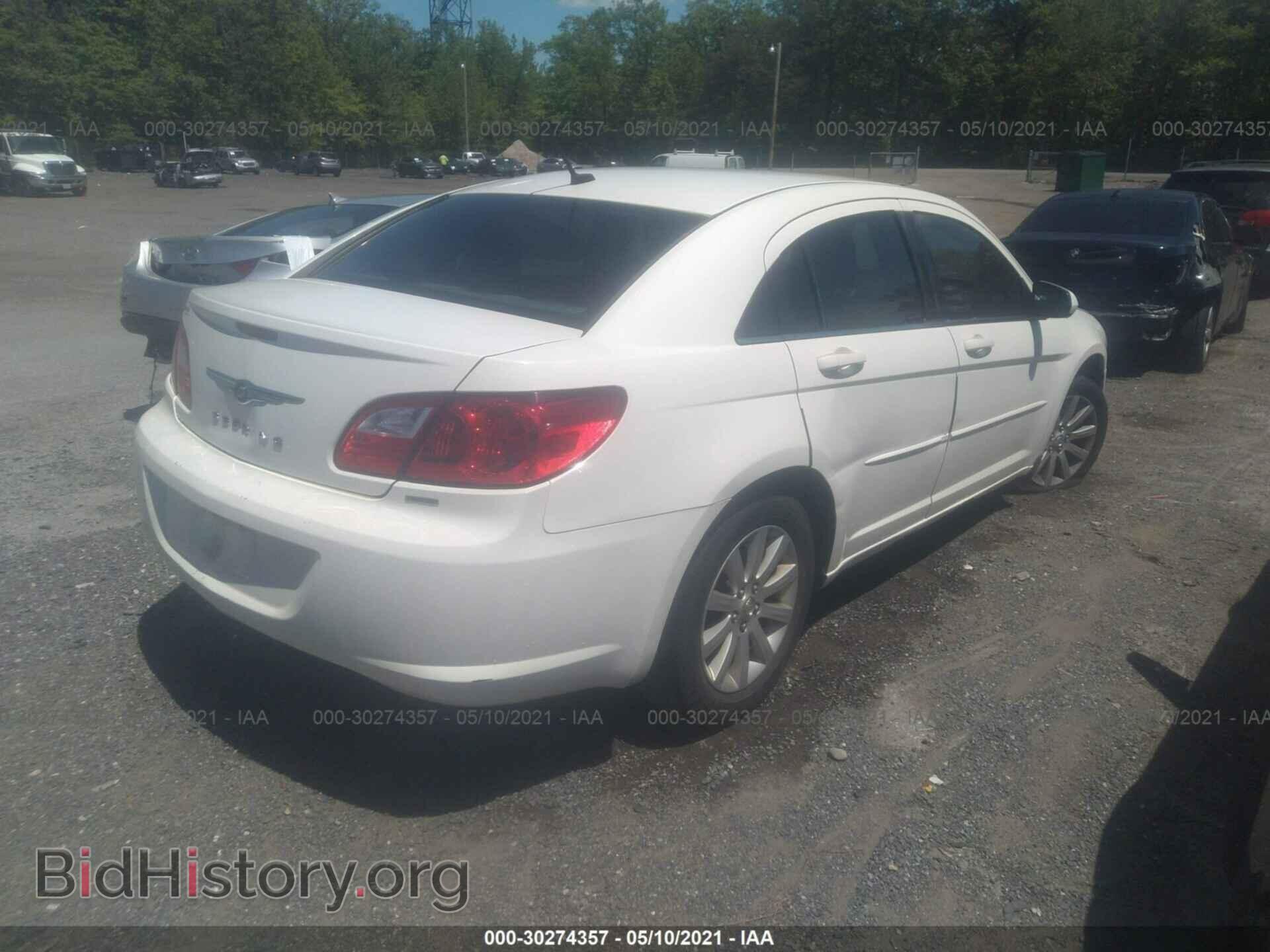 2010 CHRYSLER SEBRING - VIN: 1C3CC5FB5AN233746 - Фото 4