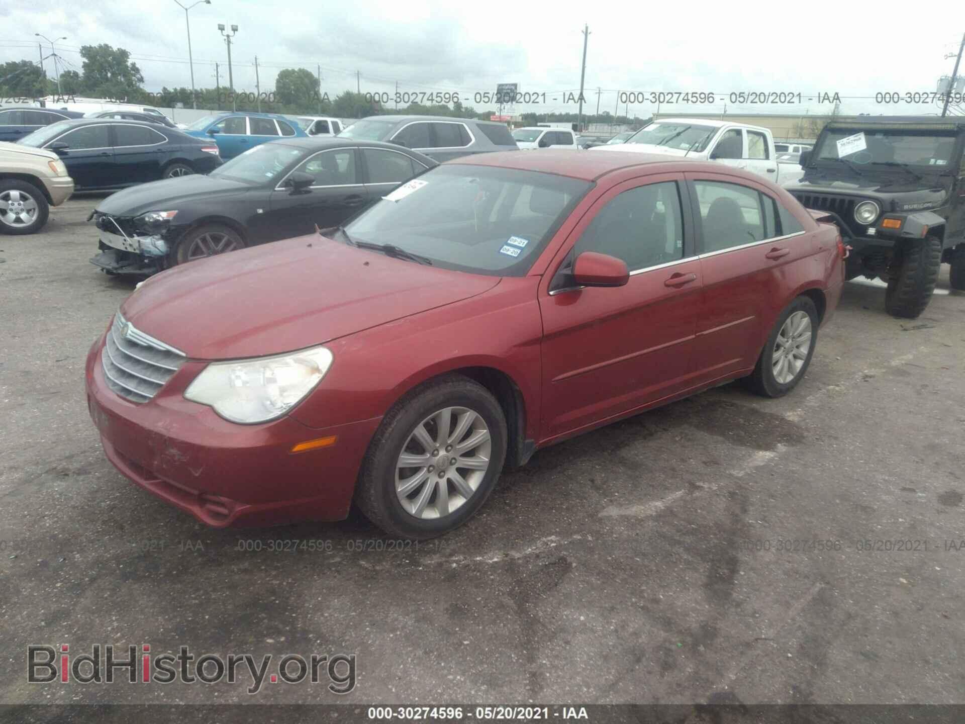2010 CHRYSLER SEBRING - VIN: 1C3CC5FB5AN141004 - Фото 2