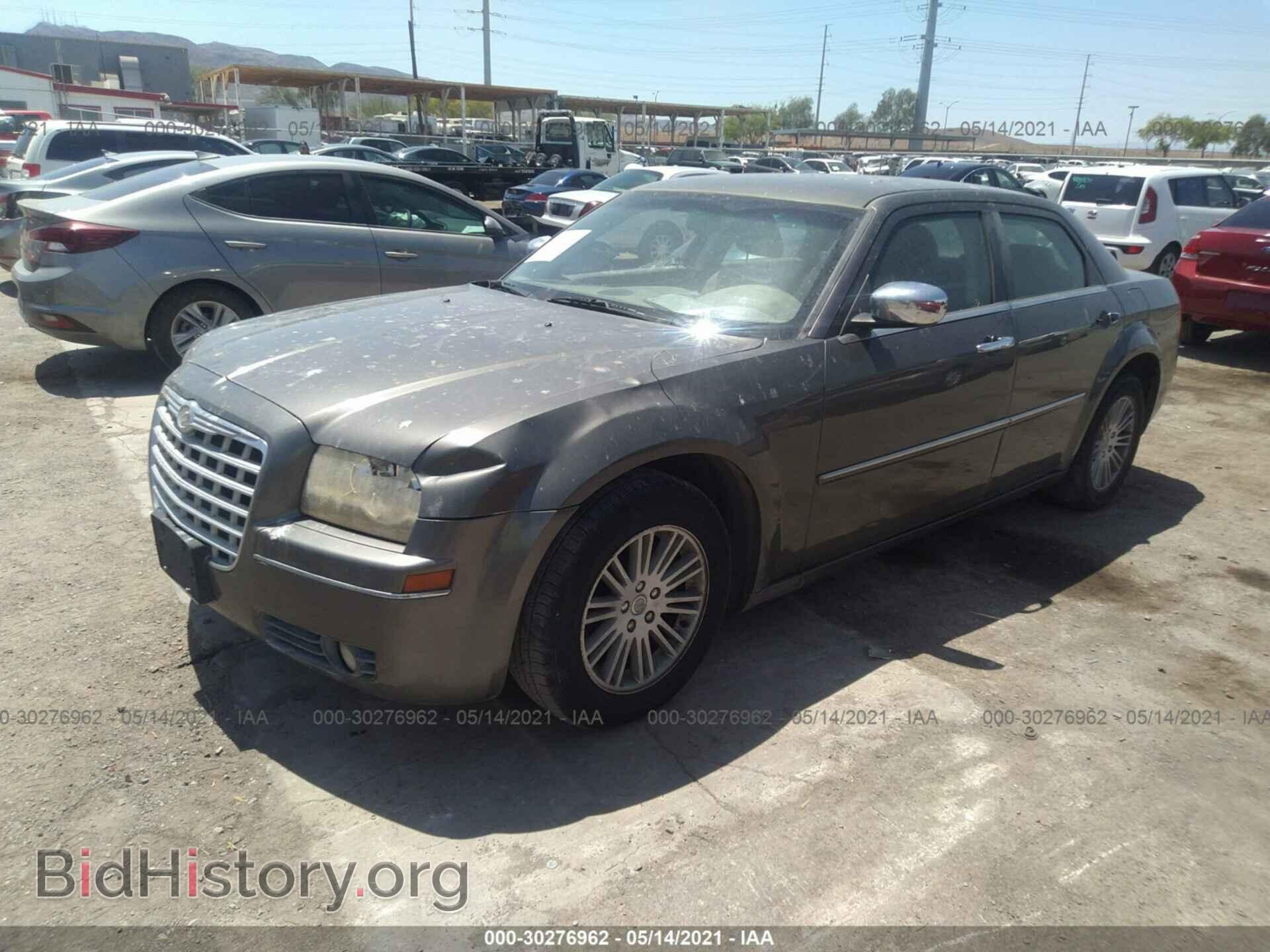 2010 CHRYSLER 300 - VIN: 2C3CA5CV9AH206207 - Photo 2