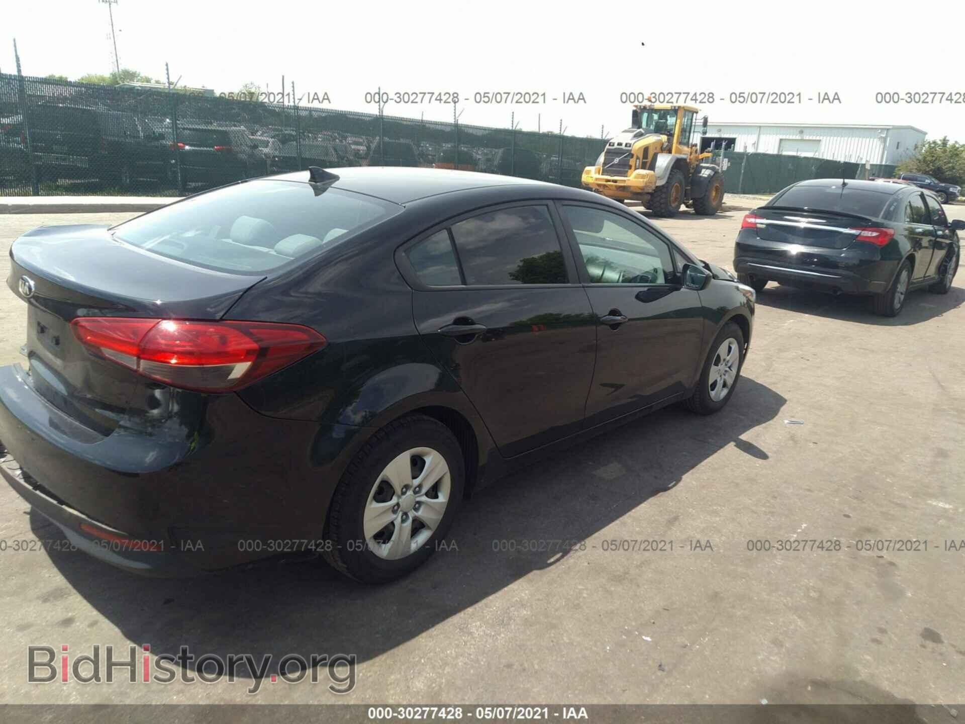 2017 KIA FORTE - VIN: 3KPFL4A78HE068098 - Photo 4