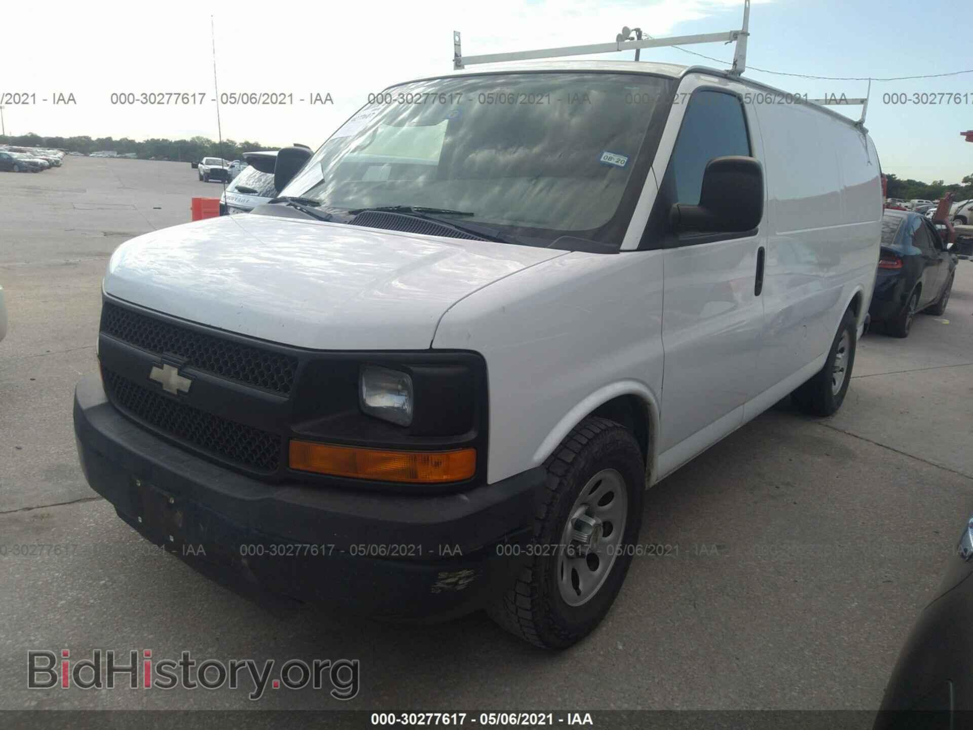 2011 CHEVROLET EXPRESS CARGO VAN - VIN: 1GCSGAFX6B1174375 - Фото 2