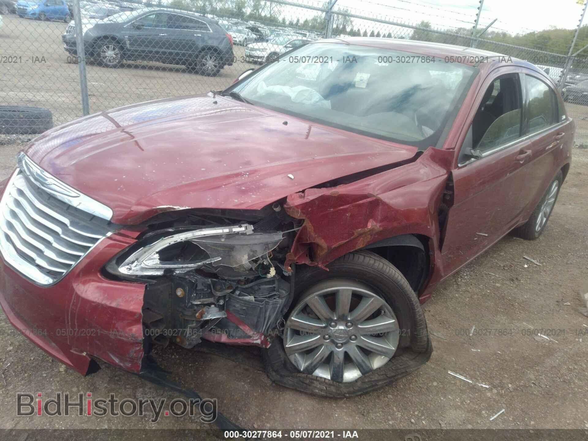 2011 CHRYSLER 200 - VIN: 1C3BC1FB8BN594104 - Фото 2