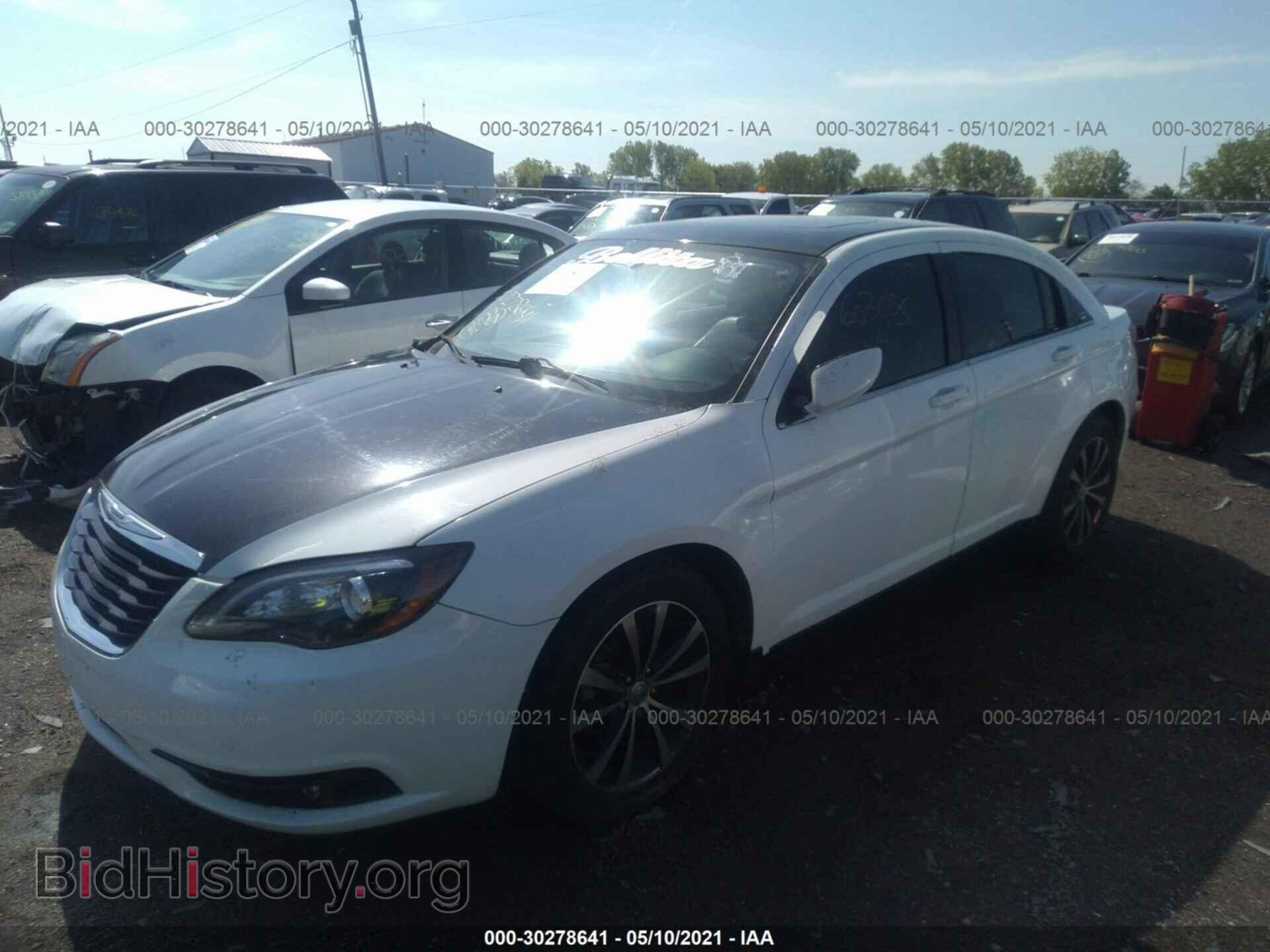 2013 CHRYSLER 200 - VIN: 1C3CCBCG0DN649657 - Фото 2