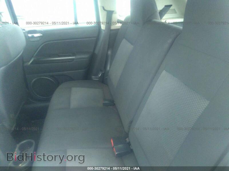 2010 Jeep COMPASS (VIN 1J4NT4FB5AD578998) — photo 8 of 11