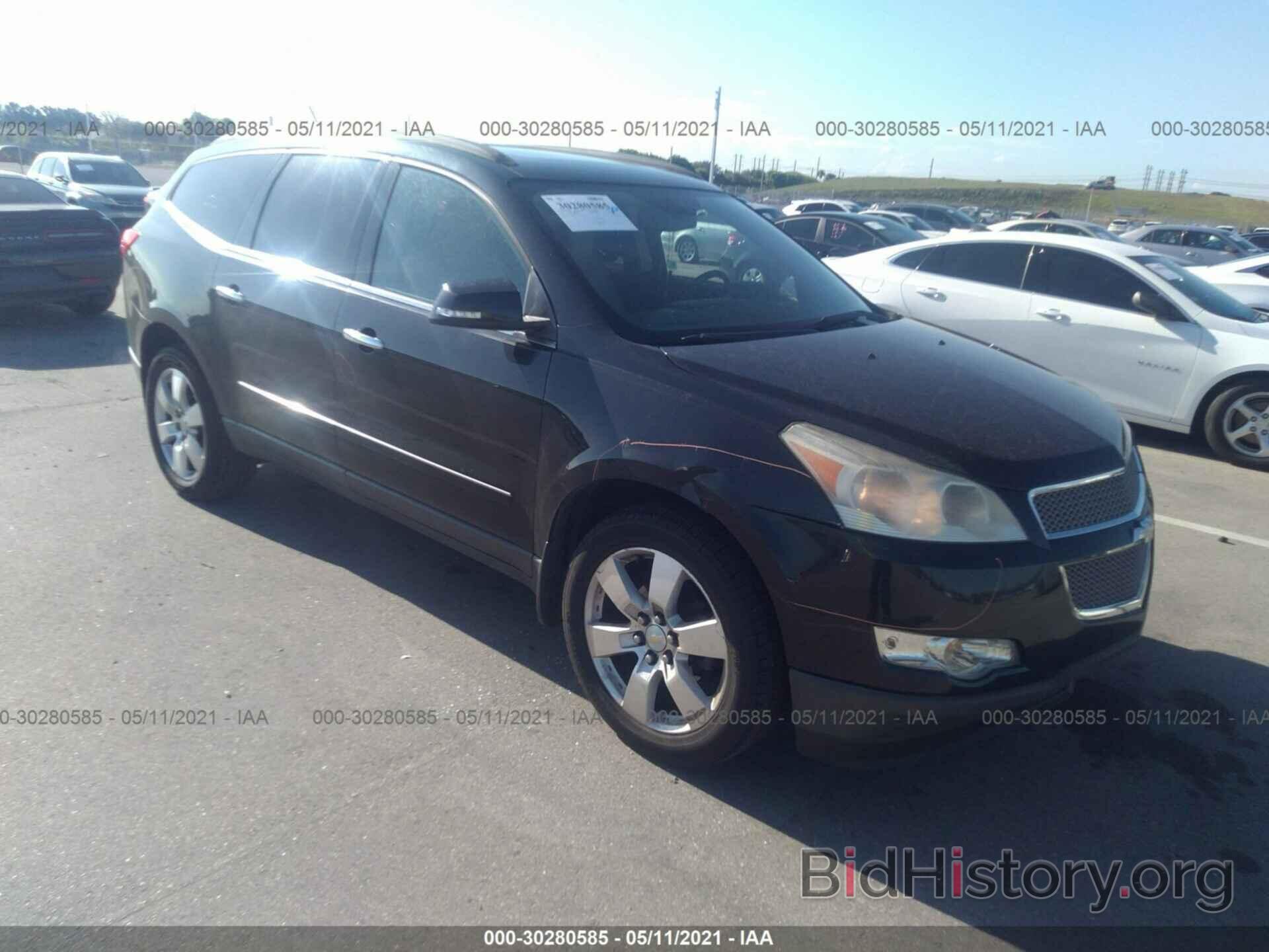 Photo 1GNKRLED4BJ151813 - CHEVROLET TRAVERSE 2011