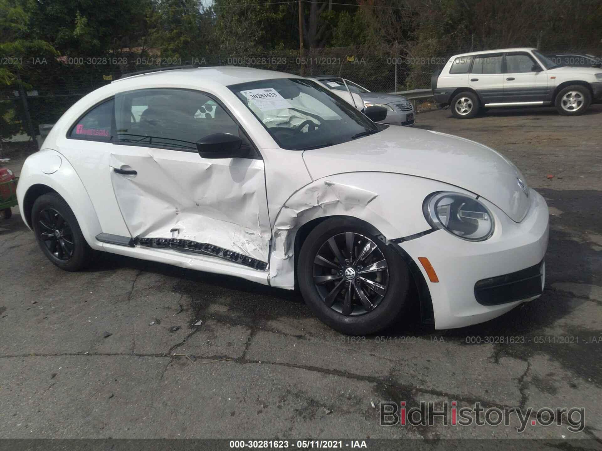 Photo 3VWFP7AT3DM665868 - VOLKSWAGEN BEETLE COUPE 2013