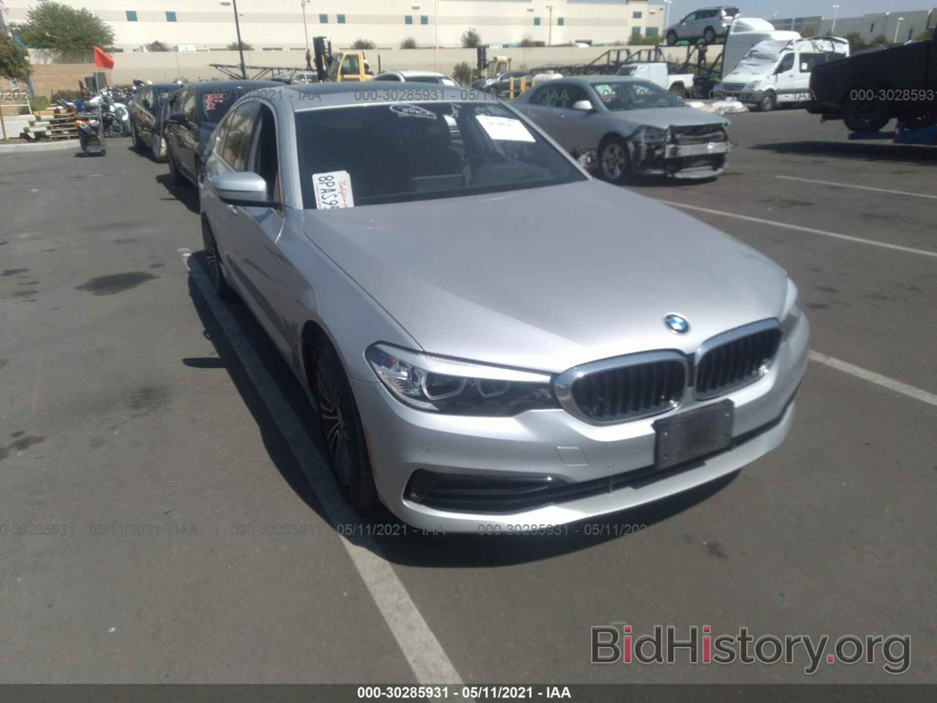 Photo WBAJA5C55KBX46891 - BMW 5 SERIES 2019