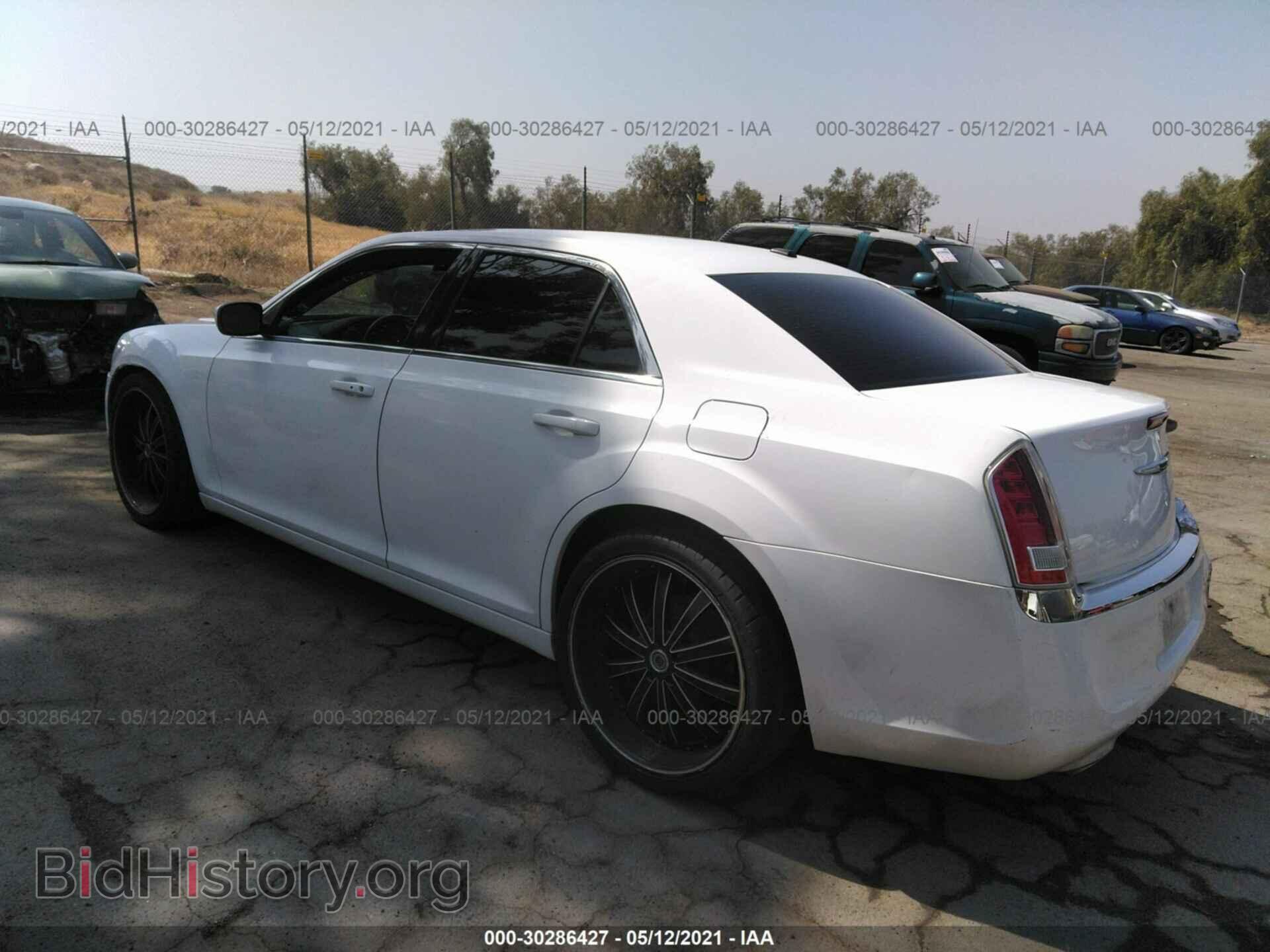 2013 CHRYSLER 300 - VIN: 2C3CCAAG7DH588717 - Фото 3