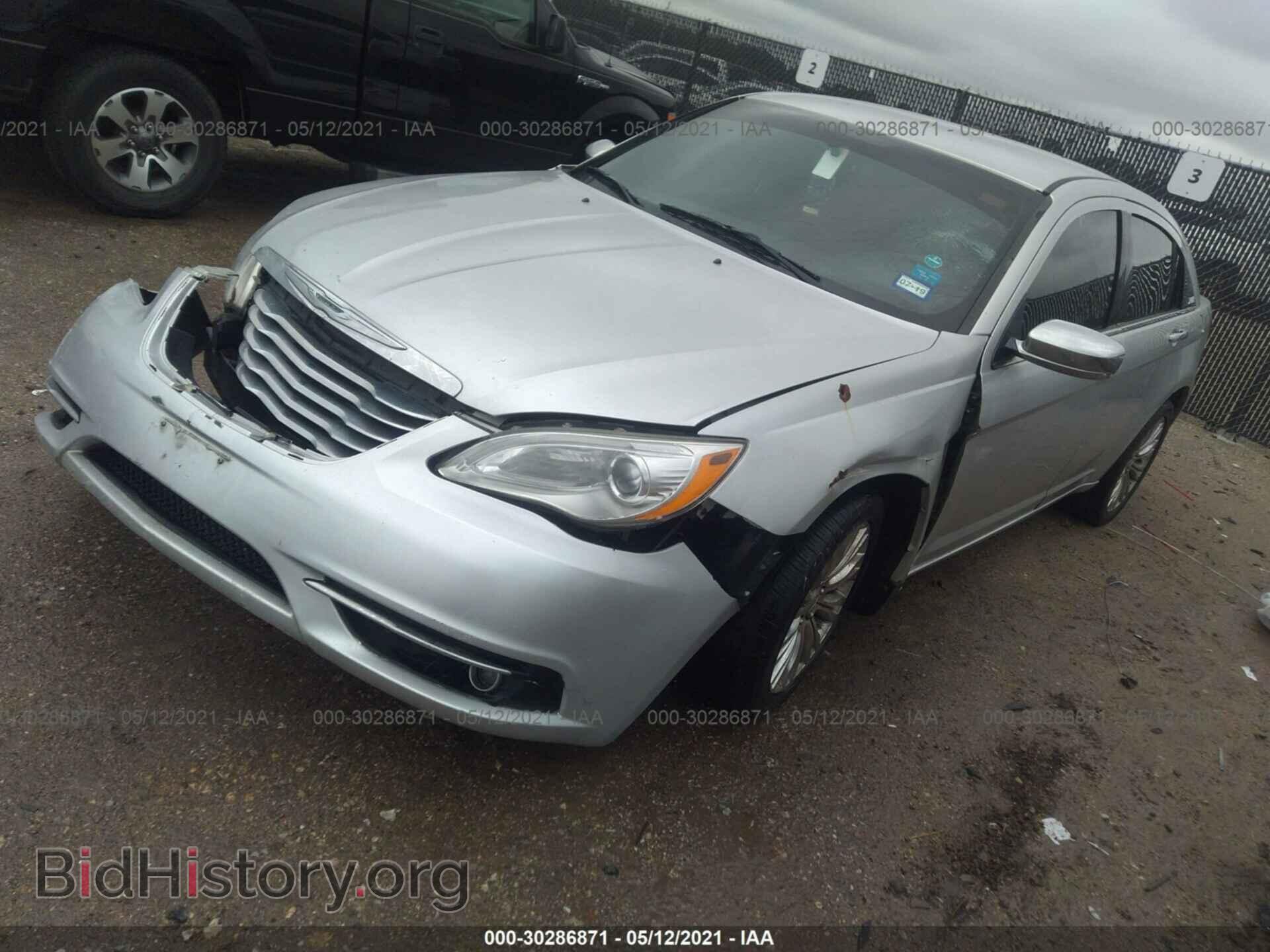 2011 CHRYSLER 200 - VIN: 1C3BC2FB4BN582845 - Фото 2