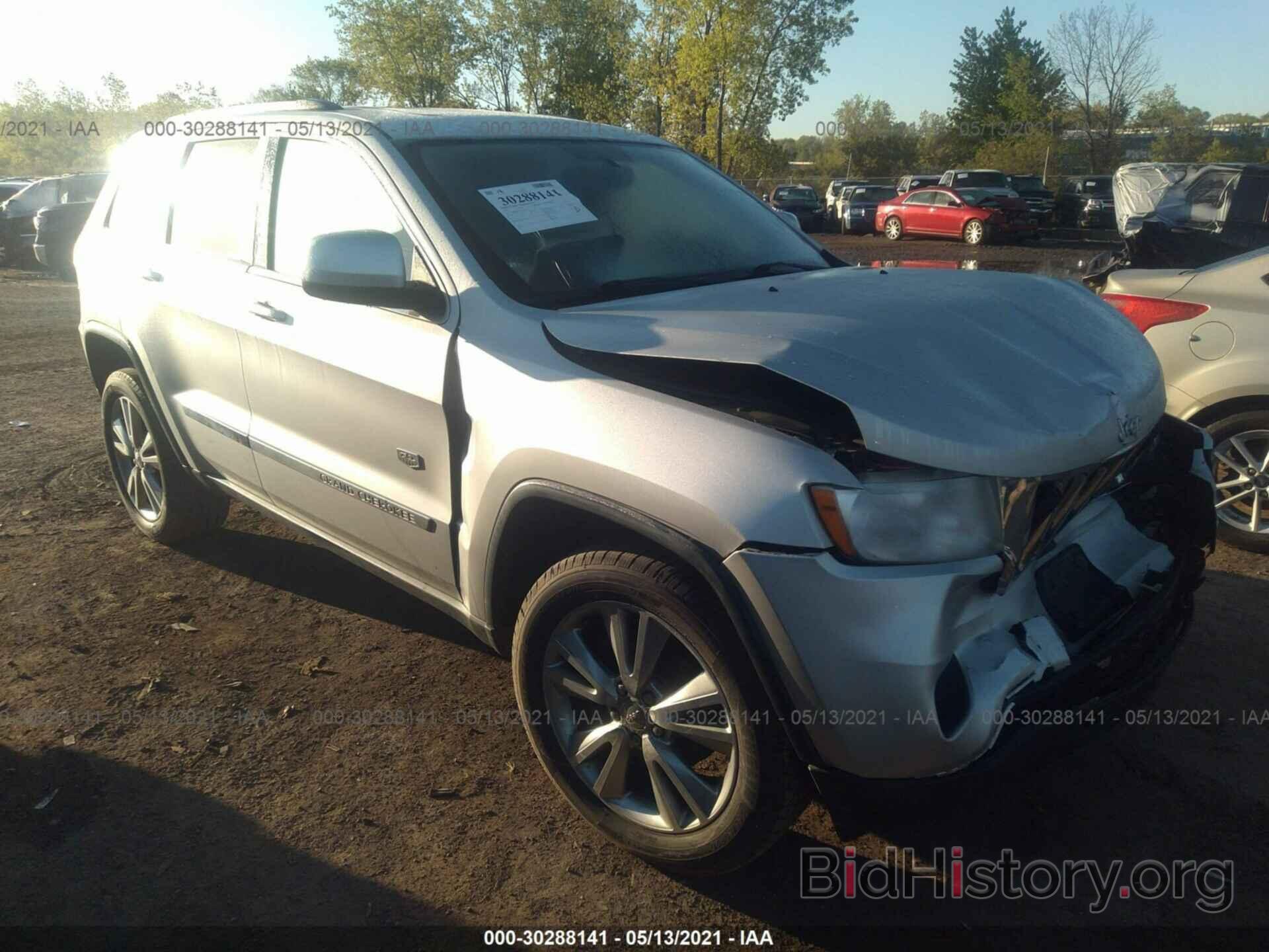 Photo 1J4RR4GG2BC678056 - JEEP GRAND CHEROKEE 2011