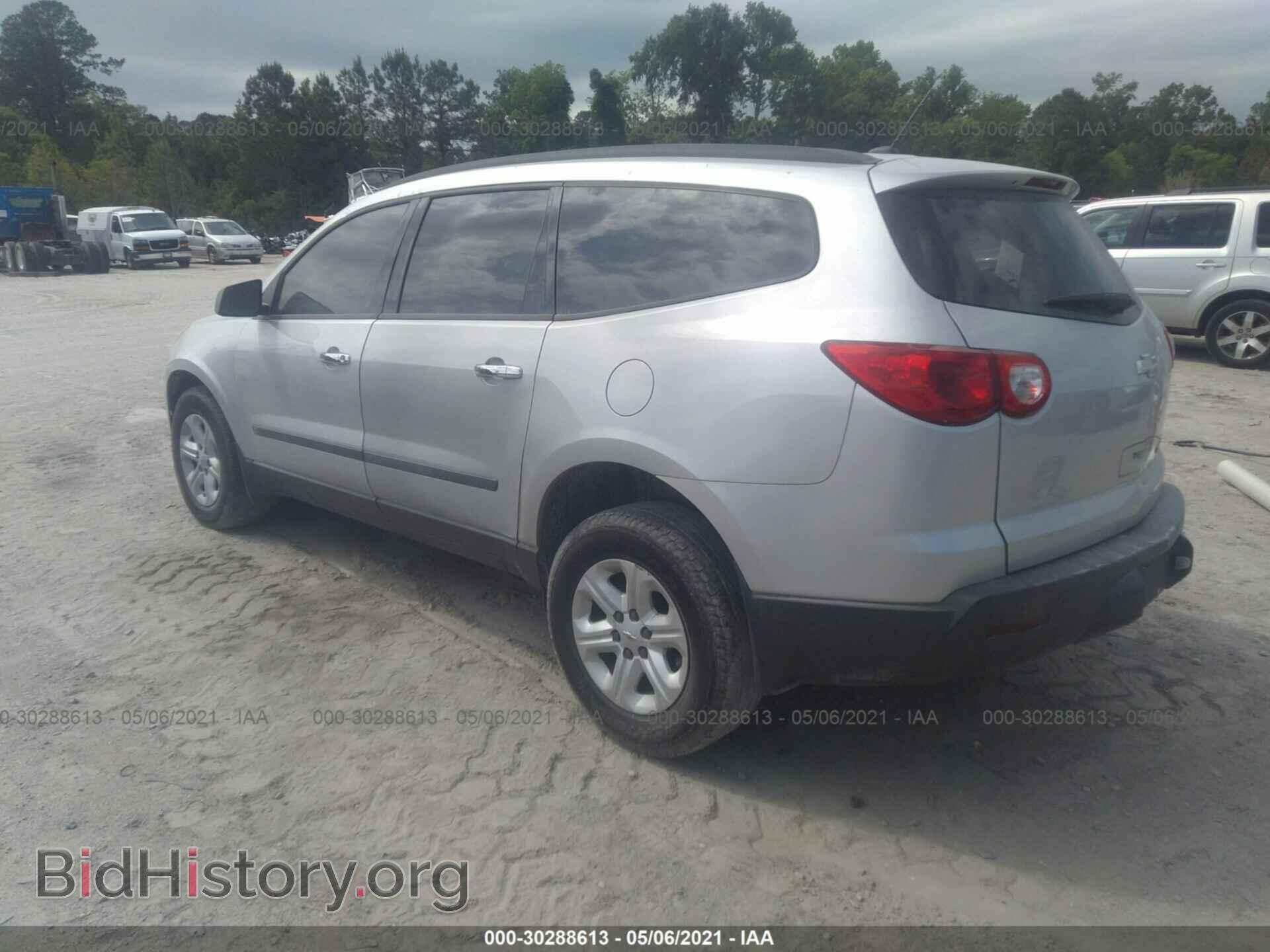 2010 CHEVROLET TRAVERSE - VIN: 1GNLREED4AS123017 - Фото 3