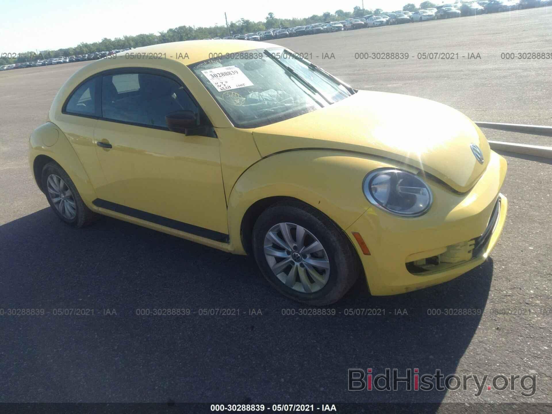 Photo 3VWF17AT4FM631698 - VOLKSWAGEN BEETLE COUPE 2015