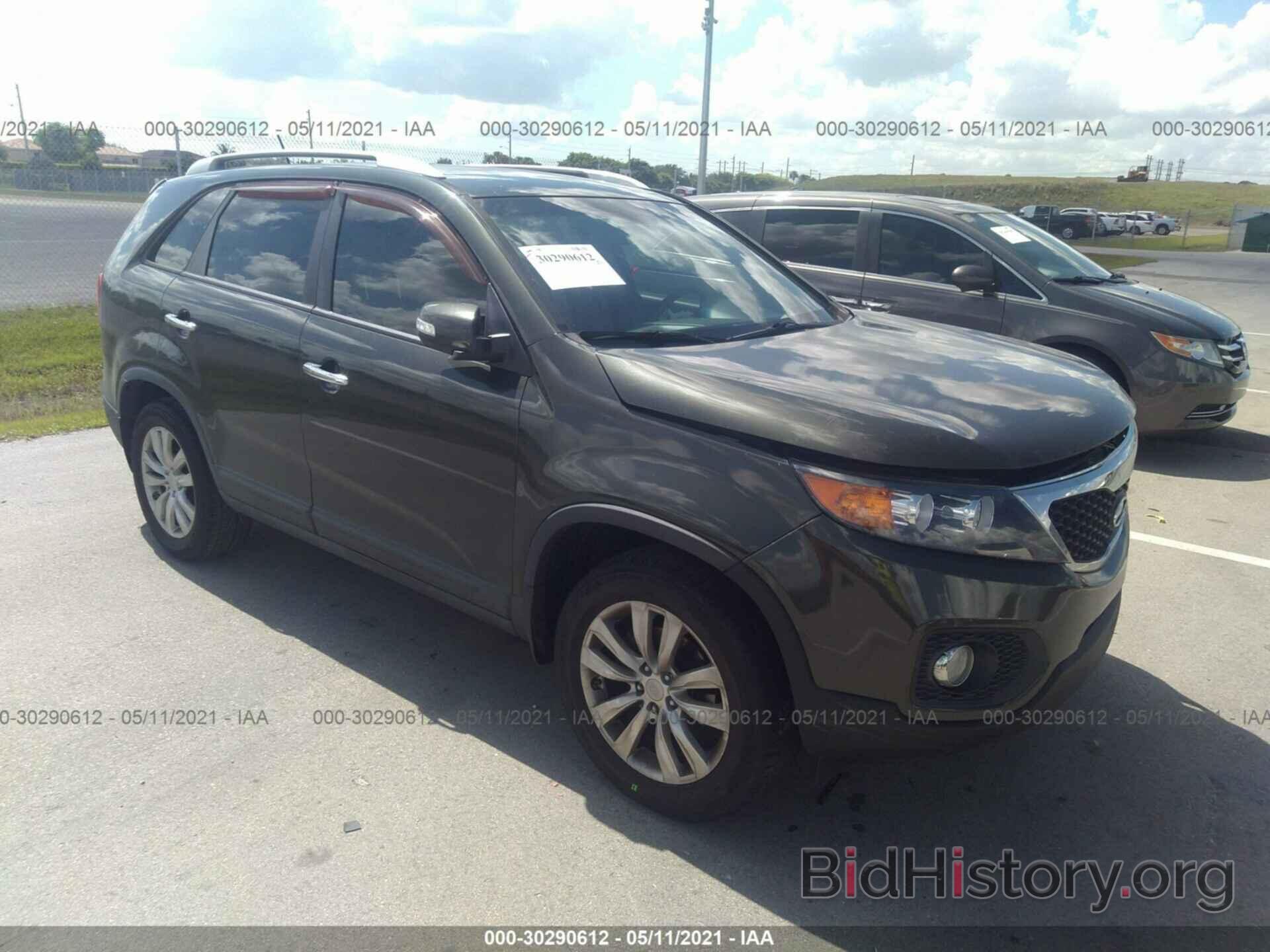 Photo 5XYKU3A1XBG106474 - KIA SORENTO 2011