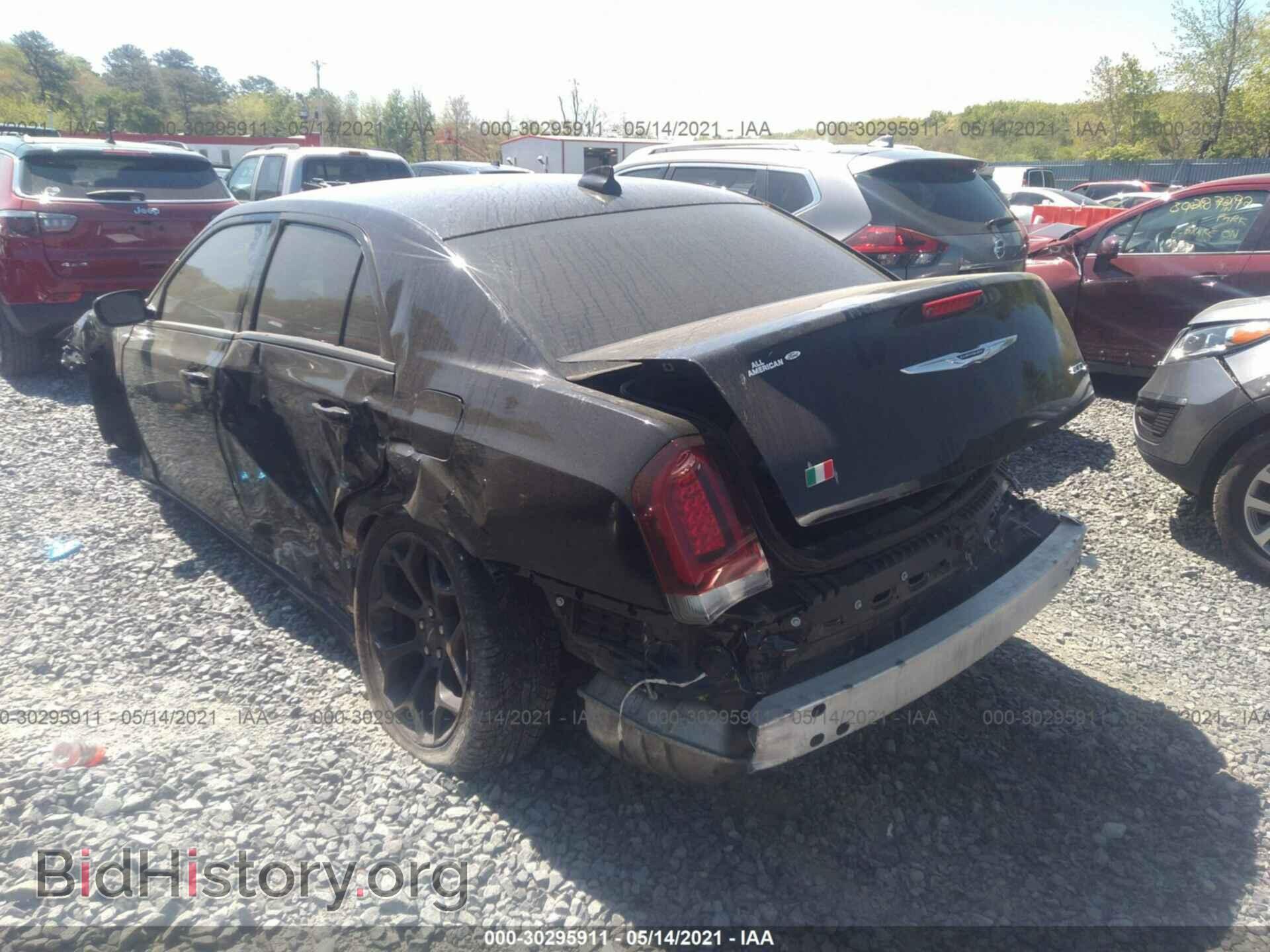 2019 CHRYSLER 300 - VIN: 2C3CCABG2KH555541 - Фото 3