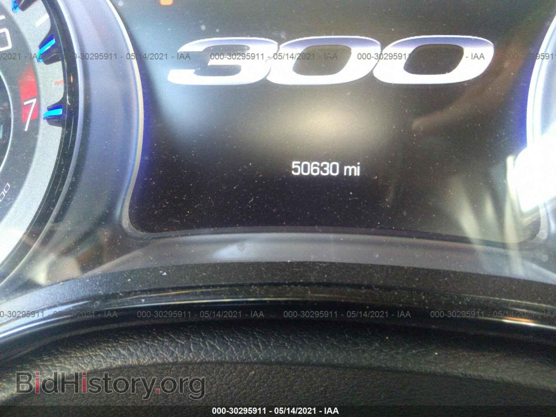 2019 CHRYSLER 300 - VIN: 2C3CCABG2KH555541 - Фото 7