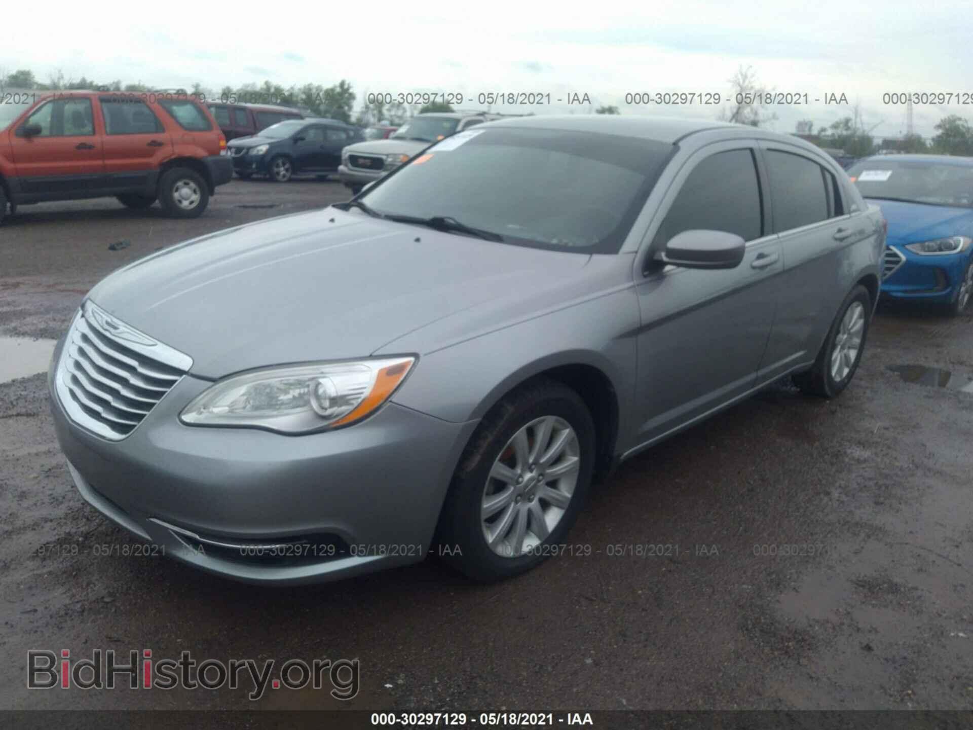 2013 CHRYSLER 200 - VIN: 1C3CCBBBXDN744555 - Фото 2