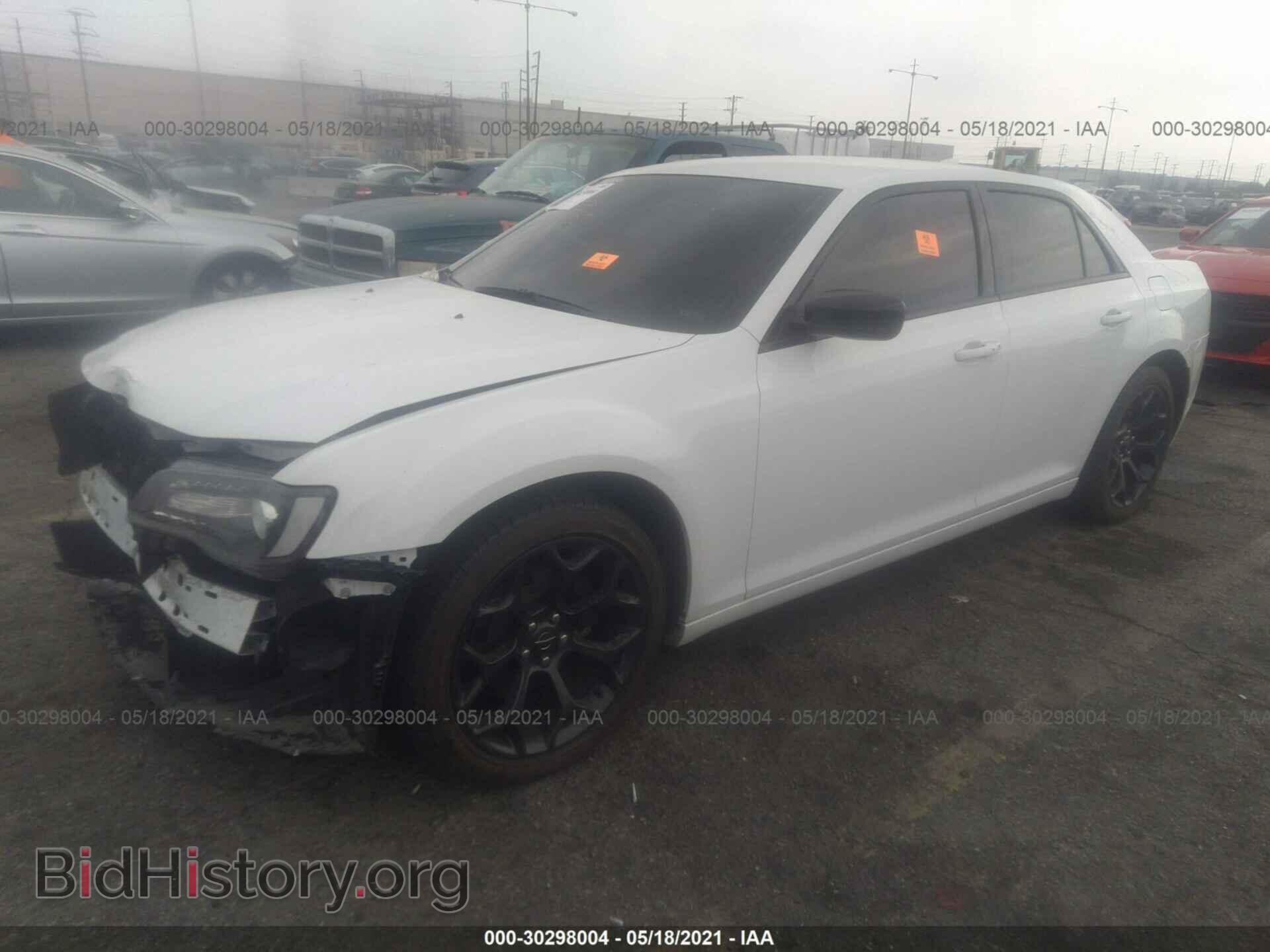 2019 CHRYSLER 300 - VIN: 2C3CCAAG9KH727341 - Фото 2
