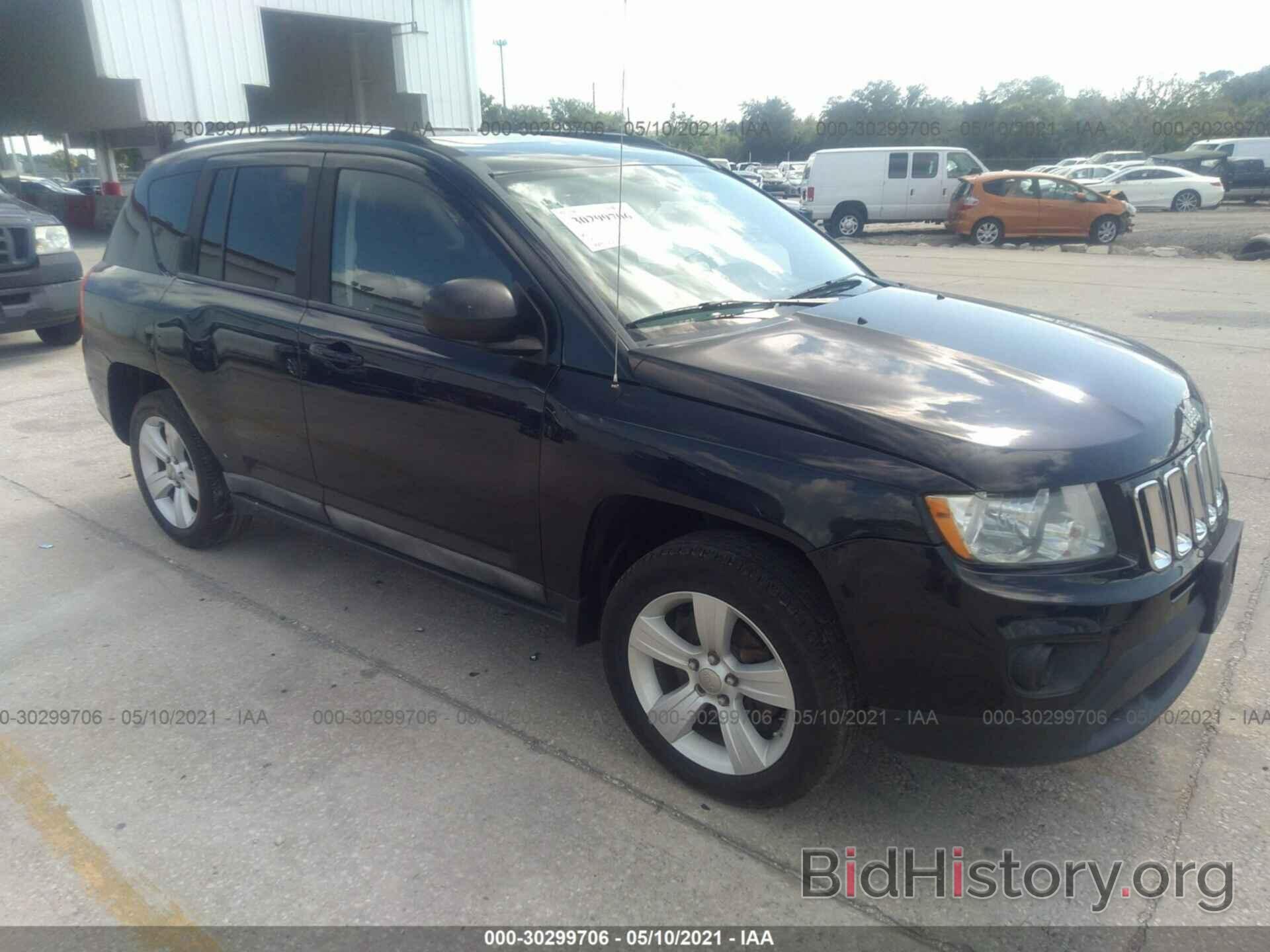 Photo 1J4NF1FB6BD134701 - JEEP COMPASS 2011