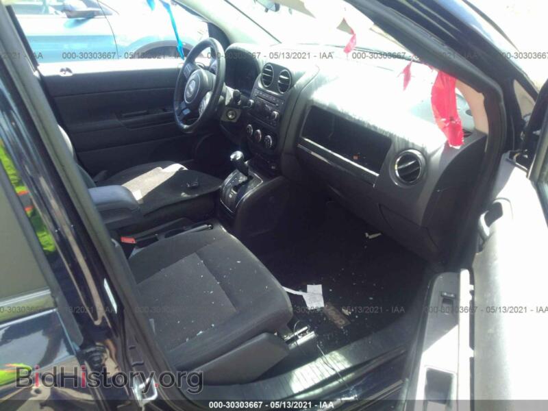 2011 Jeep COMPASS (VIN 1J4NT1FB8BD208645) — фото 5 из 11
