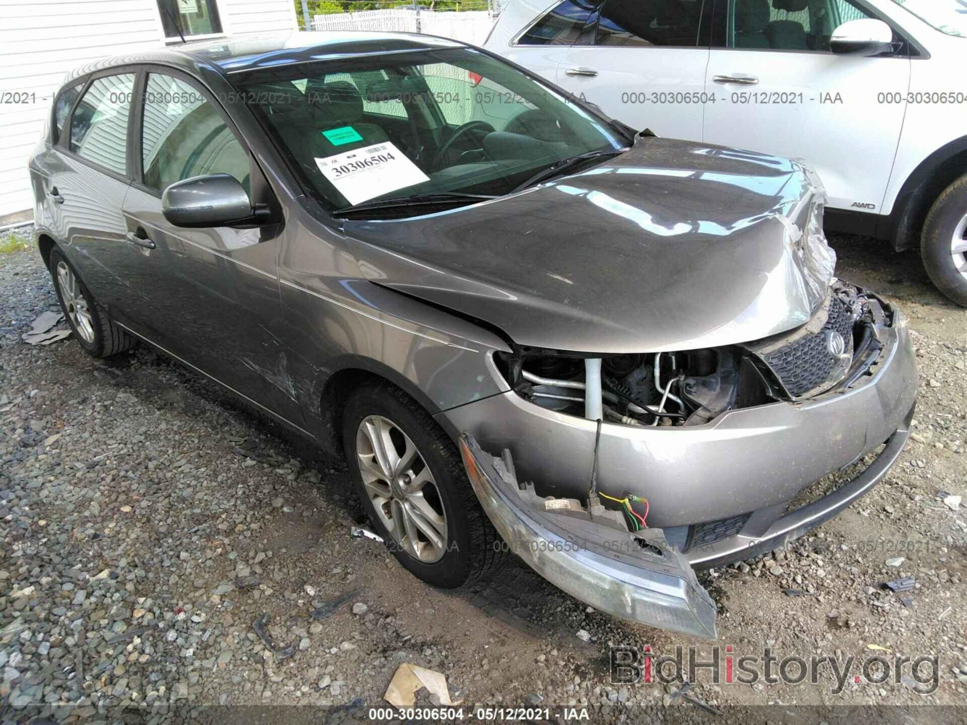 Photo KNAFU5A27B5397432 - KIA FORTE 5-DOOR 2011