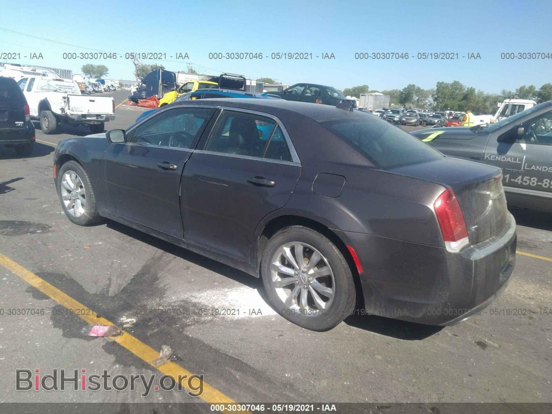 2016 CHRYSLER 300 - VIN: 2C3CCARG2GH217022 - Photo 3
