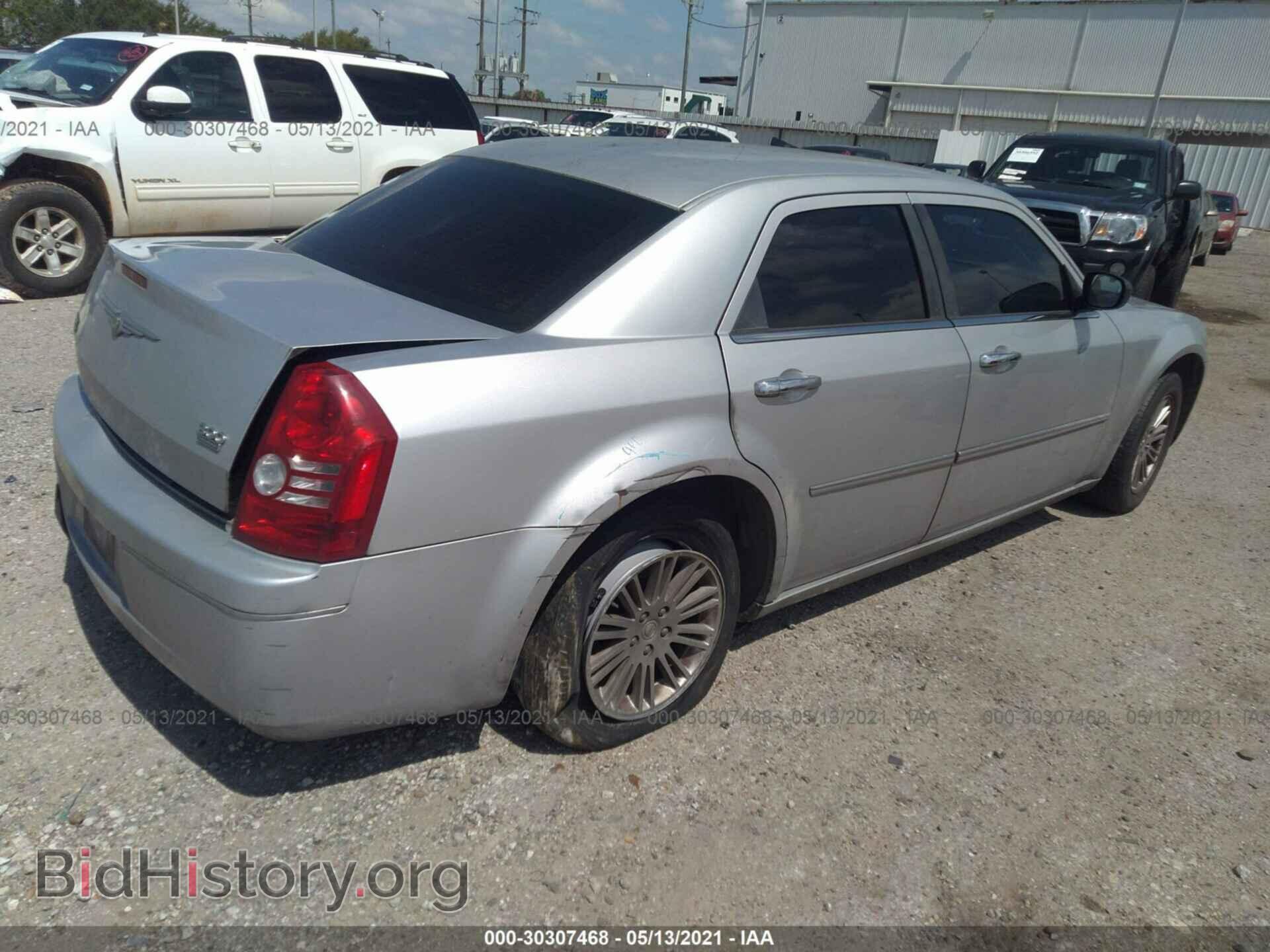 2010 CHRYSLER 300 - VIN: 2C3CA5CV3AH319957 - Фото 4