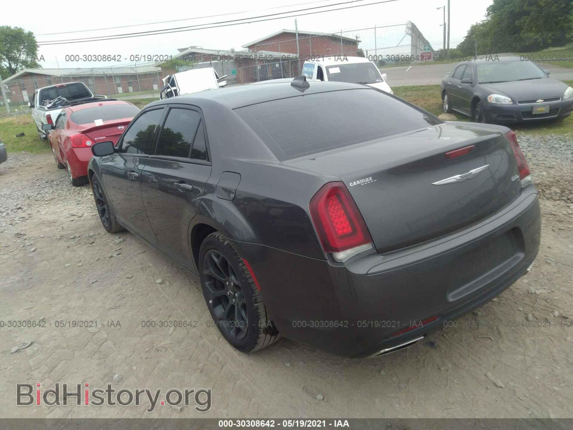 2019 CHRYSLER 300 - VIN: 2C3CCABG2KH515895 - Photo 3