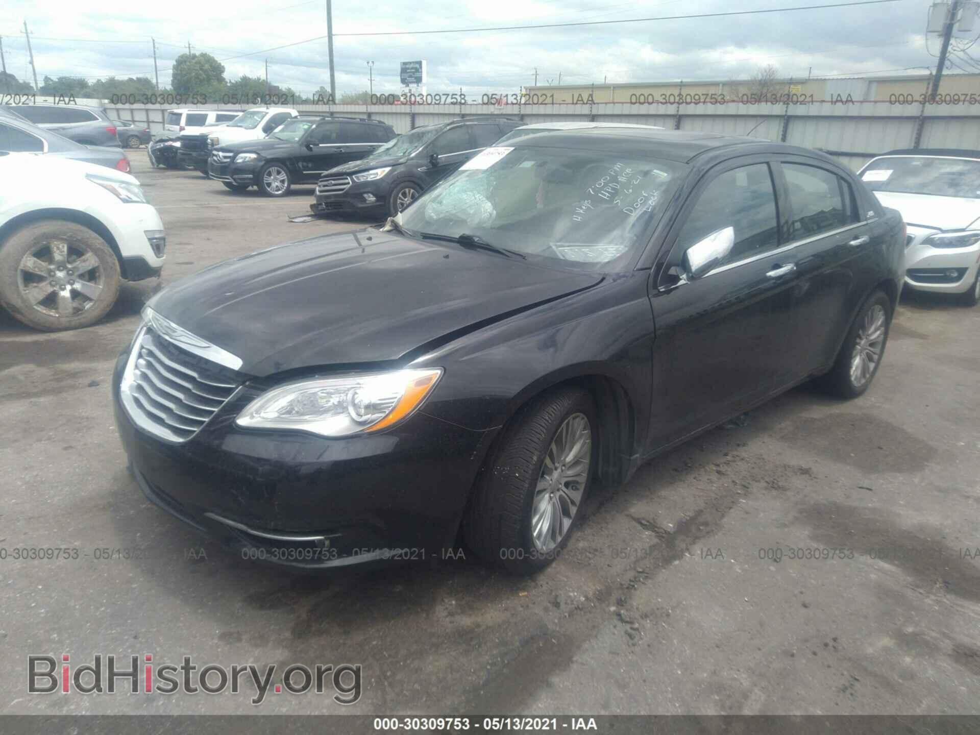 2013 CHRYSLER 200 - VIN: 1C3CCBCG8DN558331 - Фото 2
