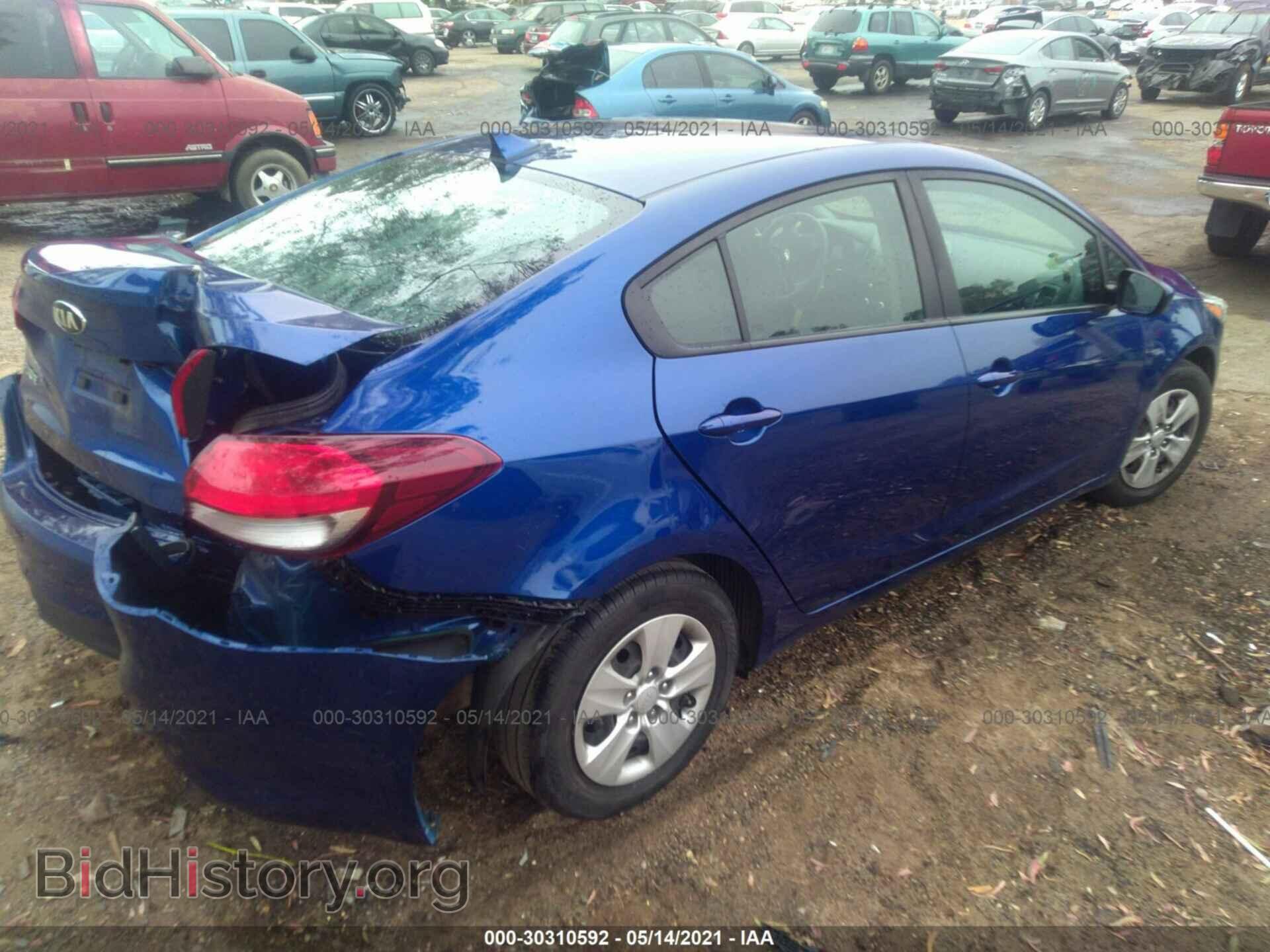 2017 KIA FORTE - VIN: 3KPFK4A7XHE123704 - Photo 4