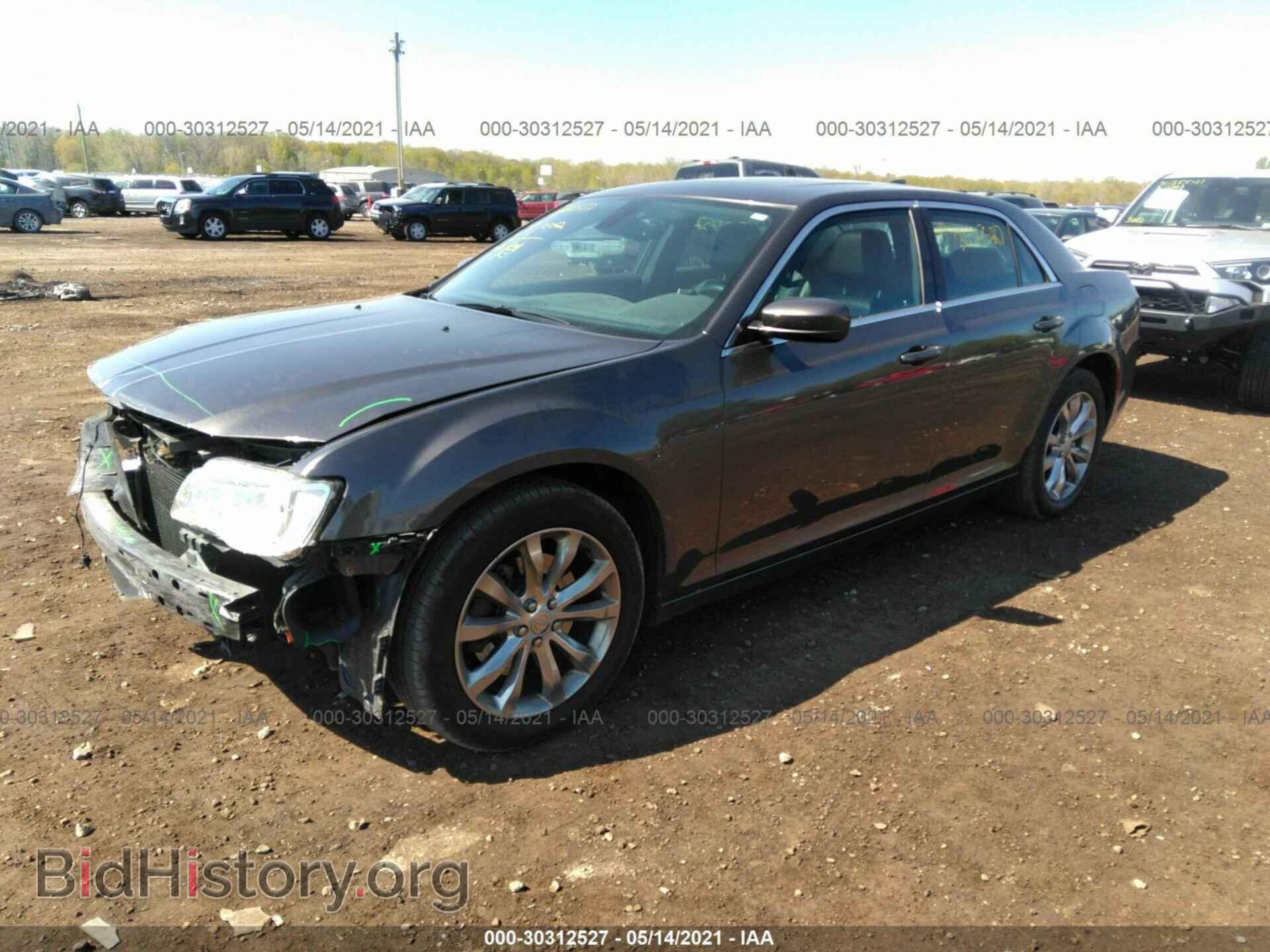 2015 CHRYSLER 300 - VIN: 2C3CCARGXFH899551 - Фото 2