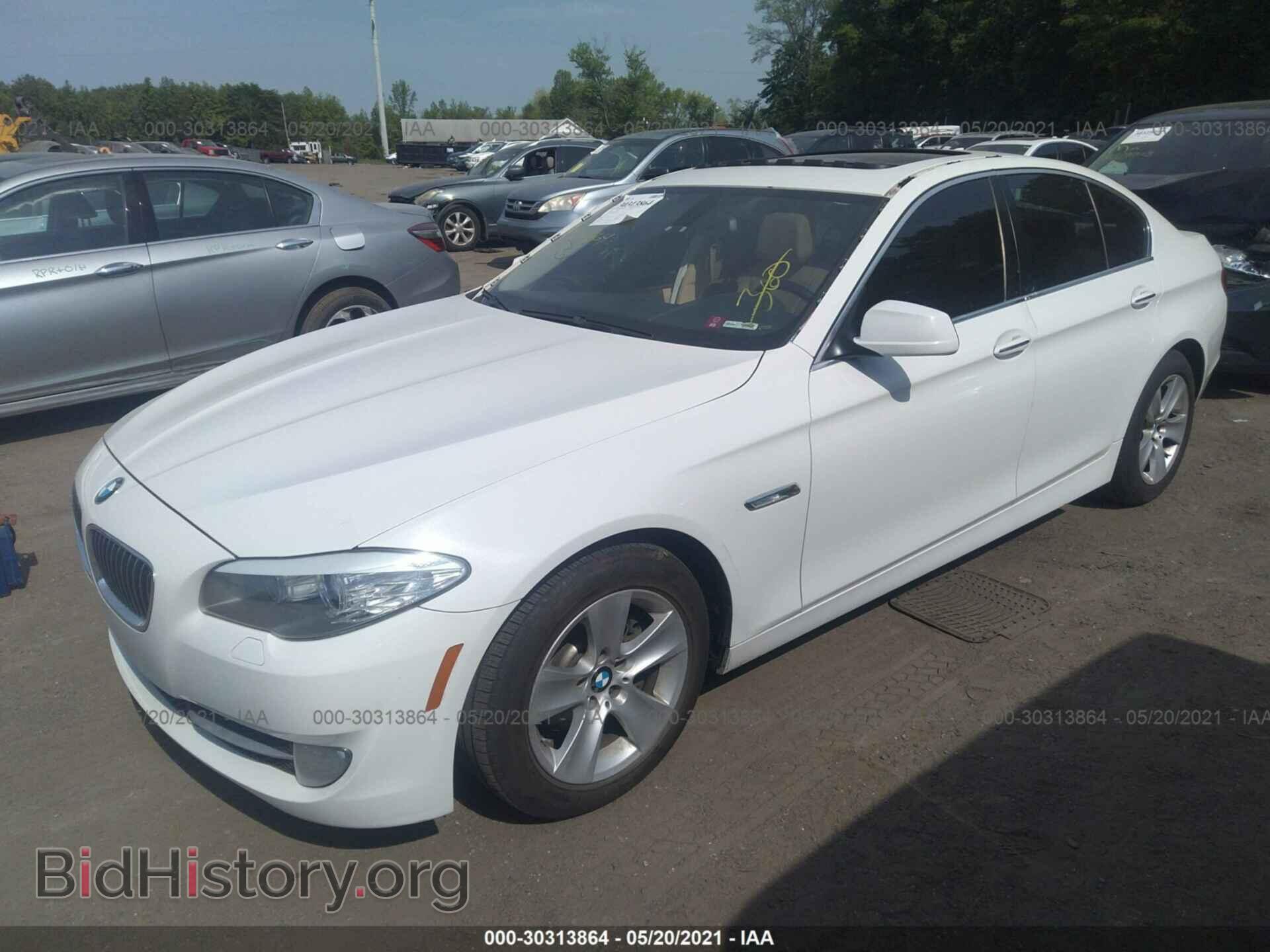 2011 BMW 5 SERIES - VIN: WBAFR1C52BC745876 - Фото 2