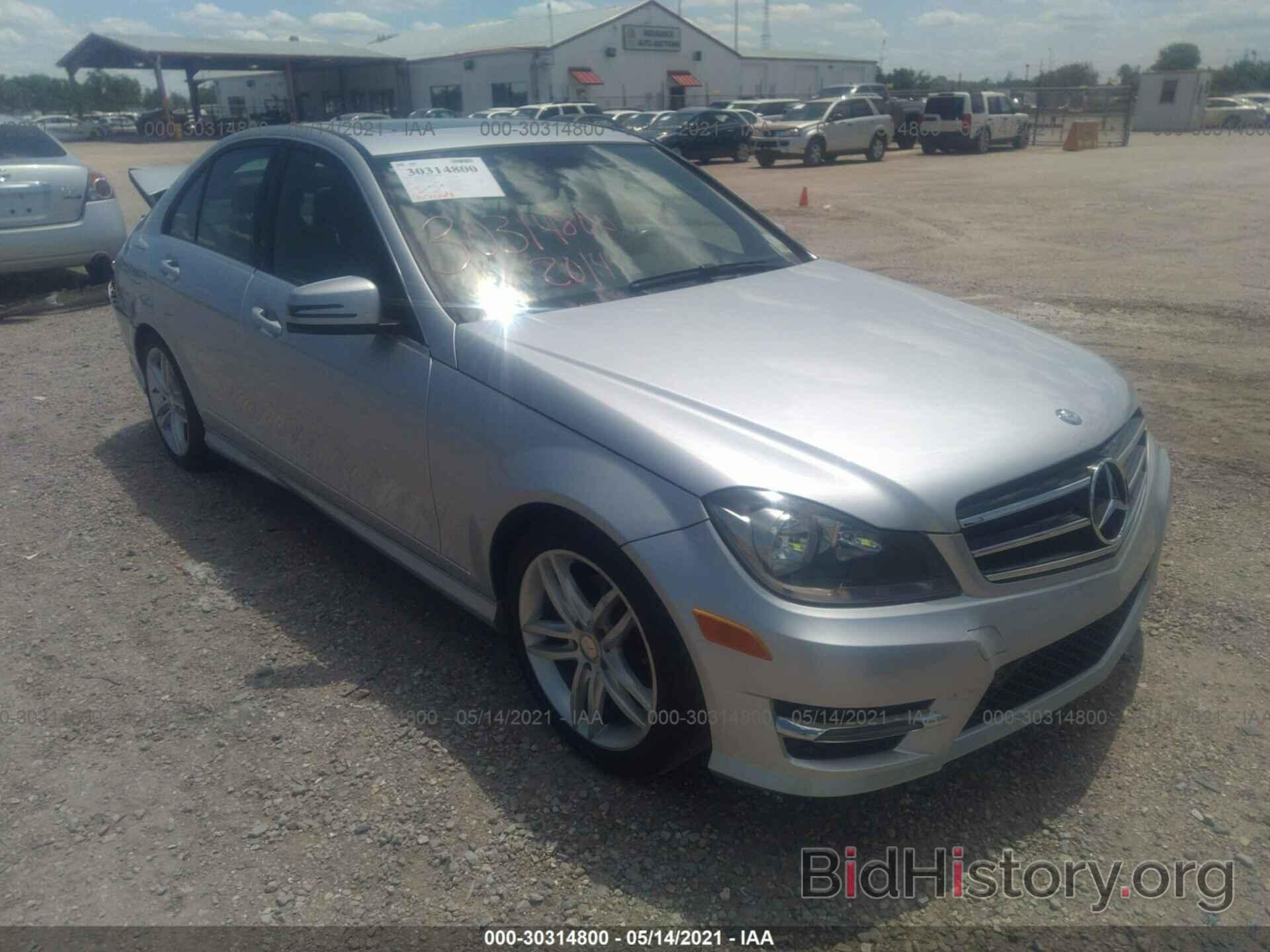 Photo WDDGF4HB0EA950411 - MERCEDES-BENZ C-CLASS 2014