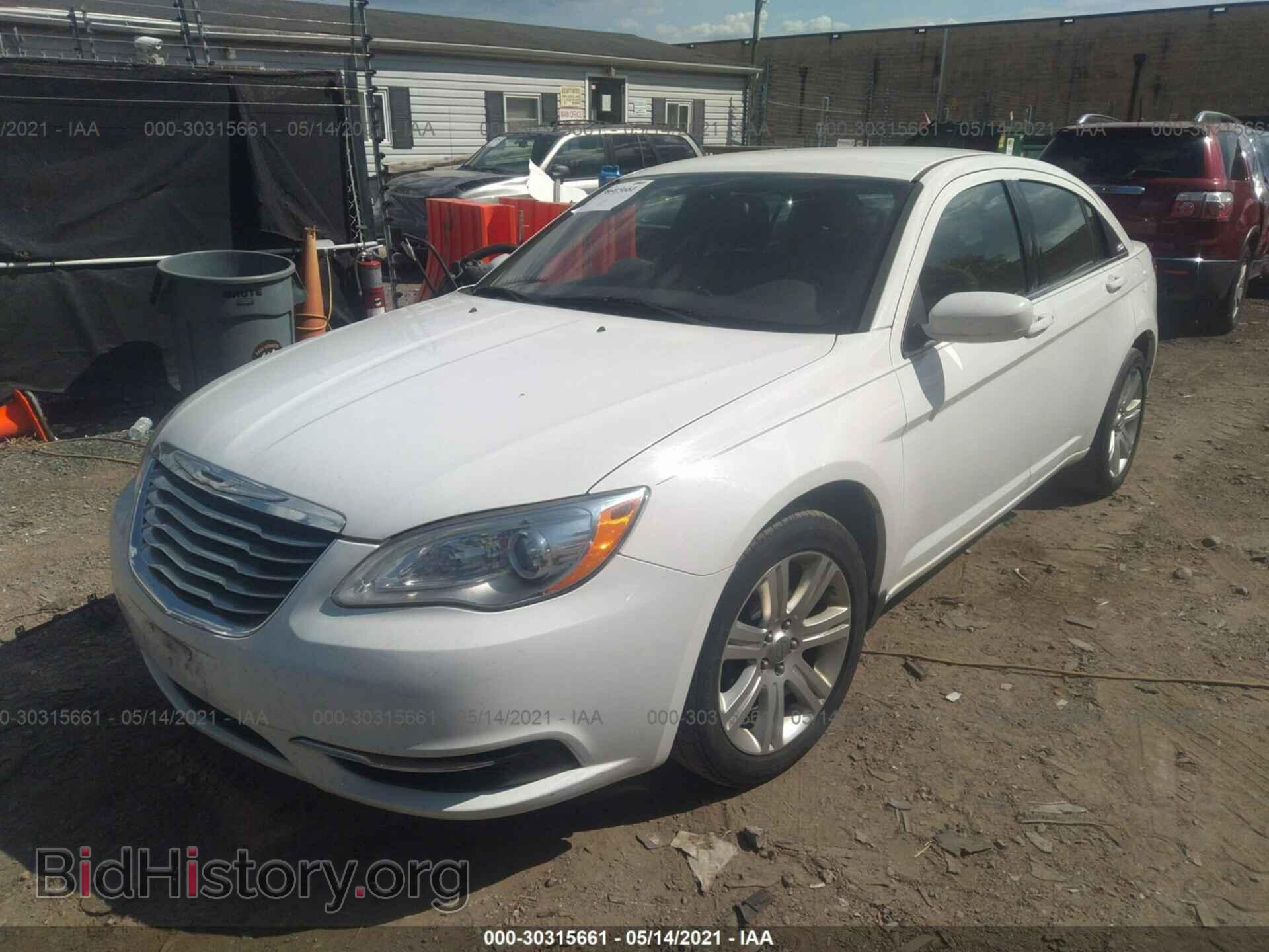 2013 CHRYSLER 200 - VIN: 1C3CCBBB1DN695438 - Photo 2