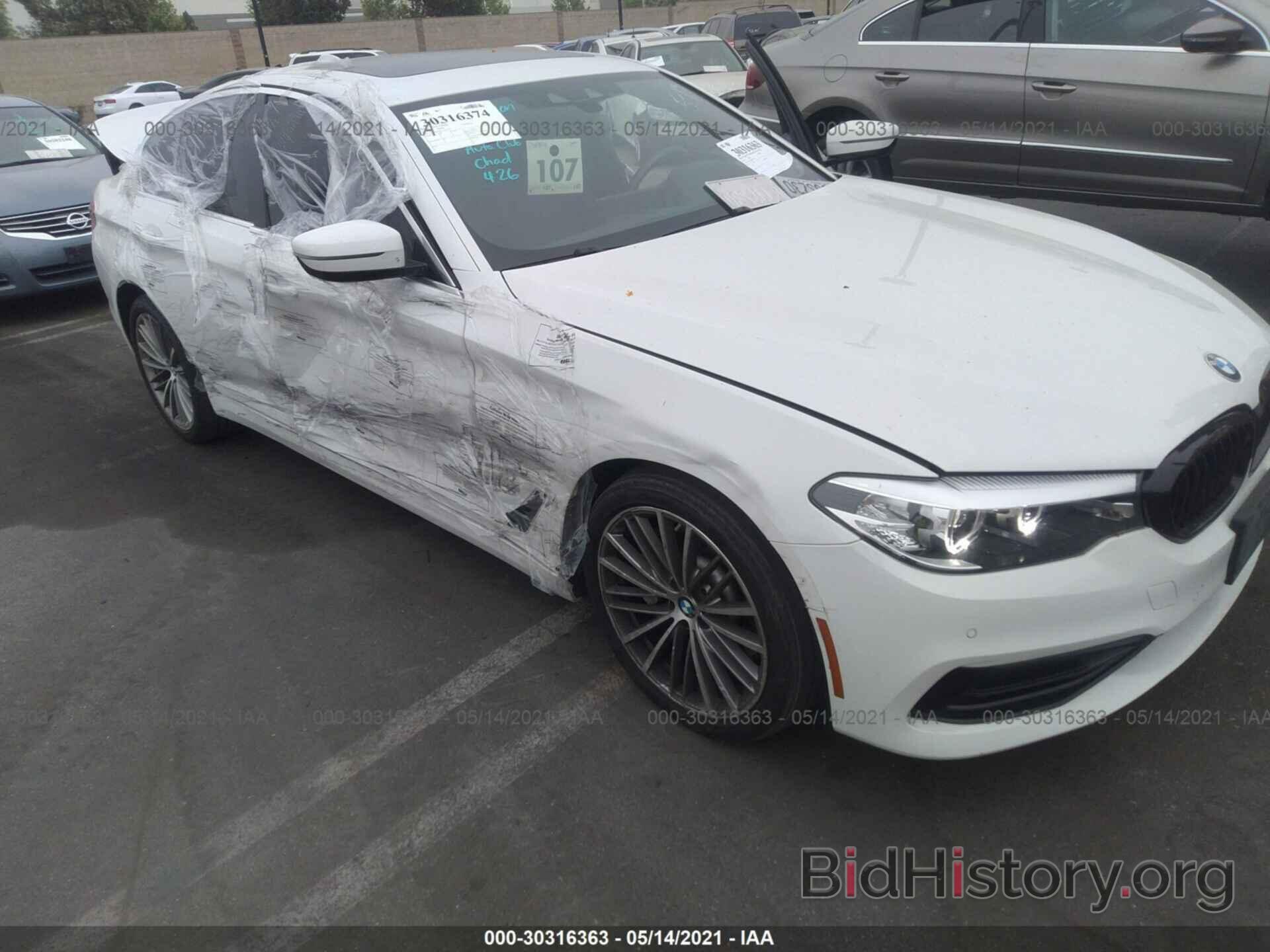 Photo WBAJA5C59KWW23720 - BMW 5 SERIES 2019